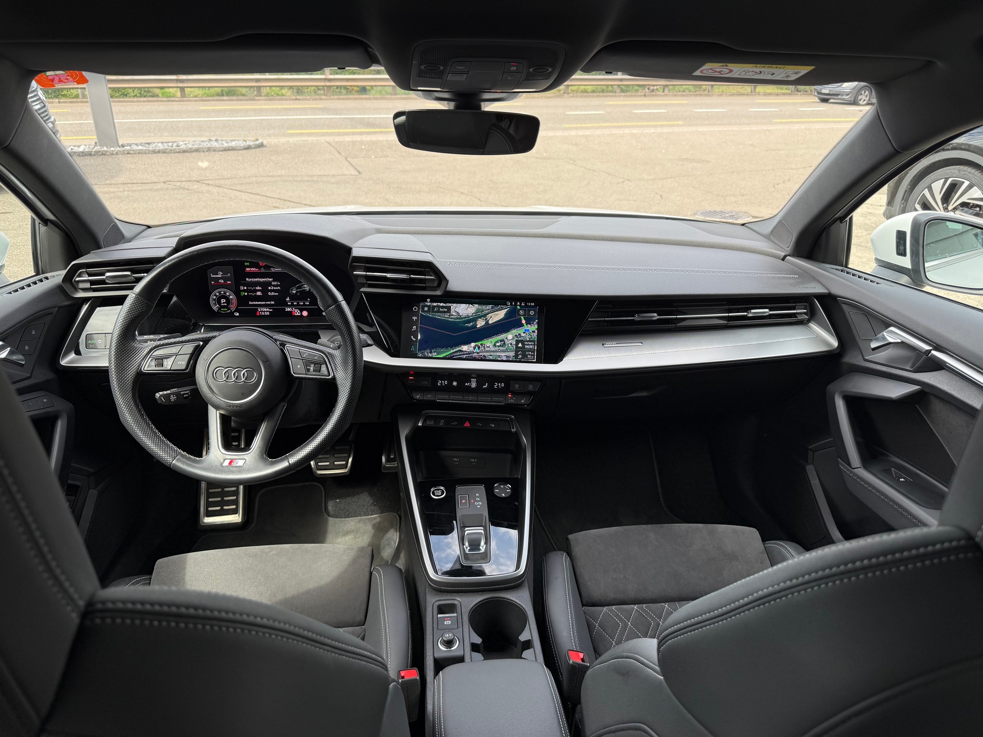 AUDI A3 Sportback 40 TFSI e S line S-tronic-image-14