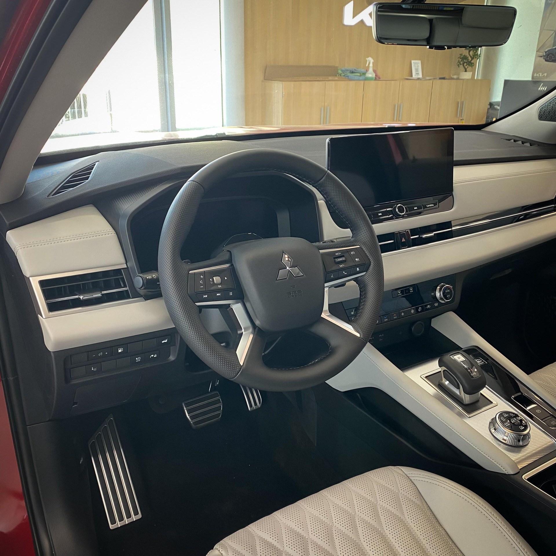 MITSUBISHI Outlander 2.4 PHEV Instyle 4x4-image-2