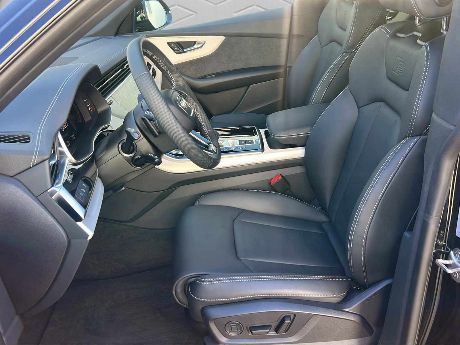 AUDI Q8 SUV 55 TFSI quattro tiptronic-image-4
