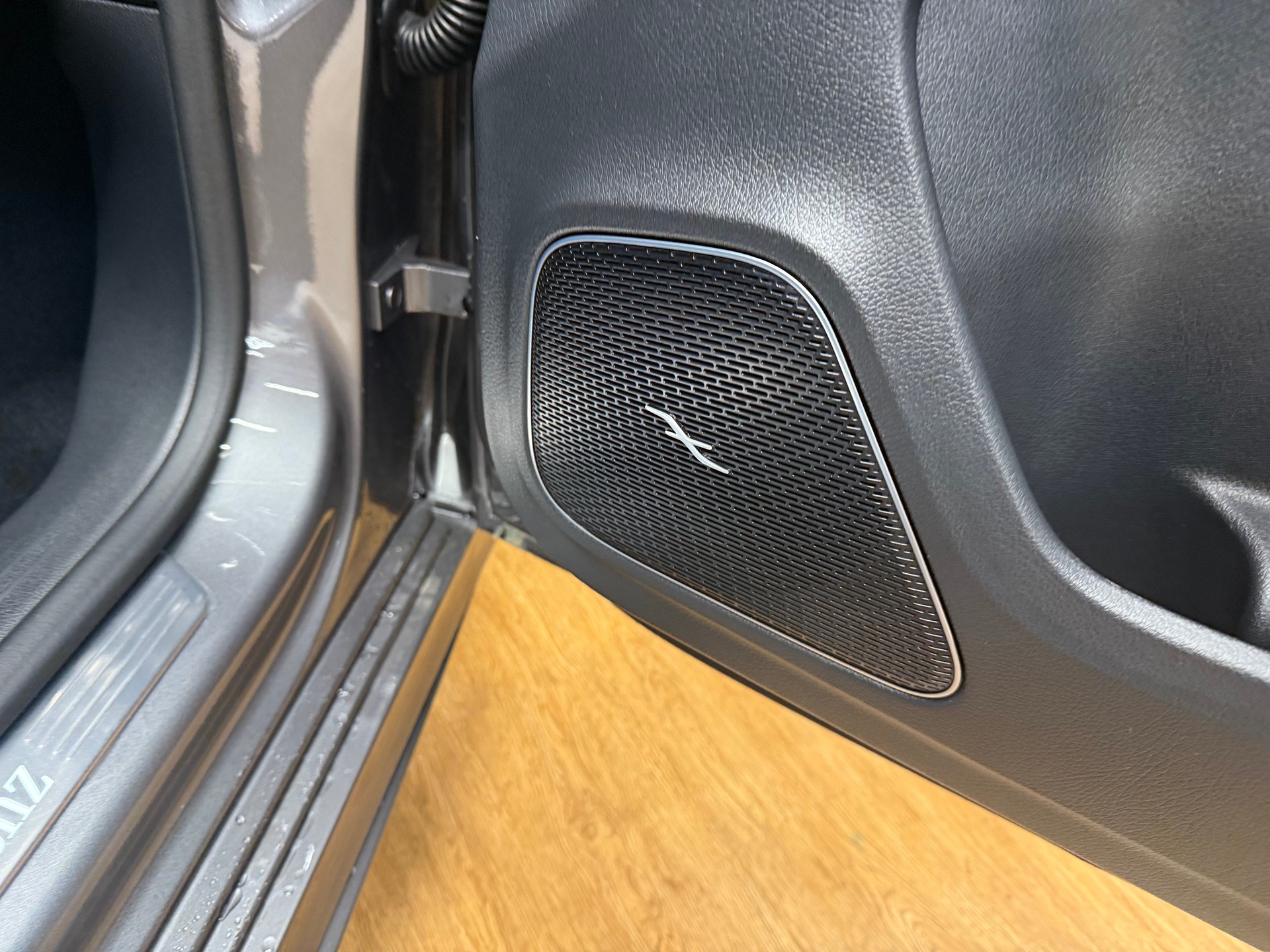 MERCEDES-BENZ A 250 e EQ Star - AMG / DISTRONIC / 360 Grad Kamera-image-11