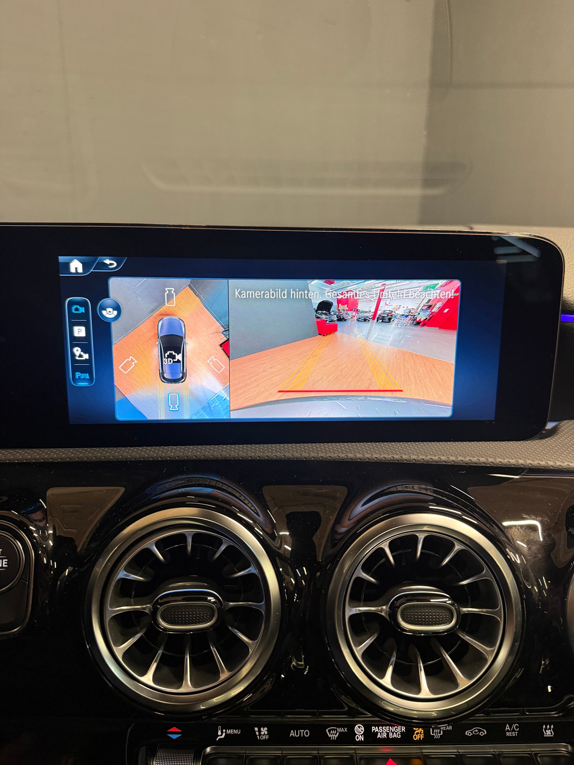 MERCEDES-BENZ A 250 e EQ Star - AMG / DISTRONIC / 360 Grad Kamera-image-15