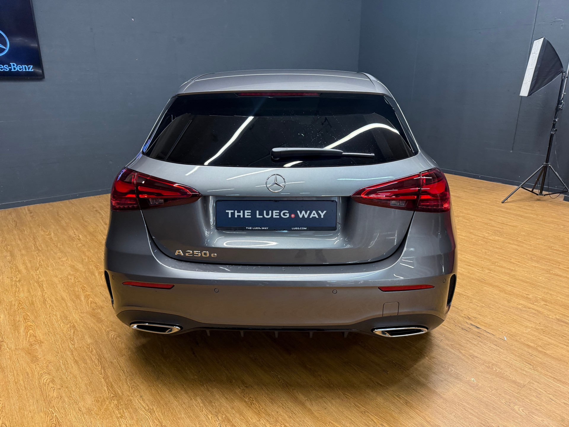 MERCEDES-BENZ A 250 e EQ Star - AMG / DISTRONIC / 360 Grad Kamera-image-8
