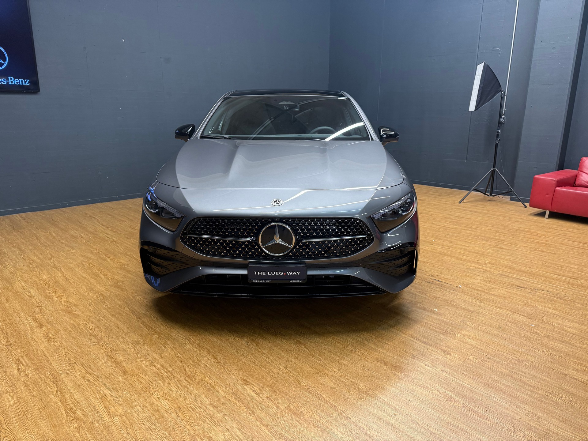 MERCEDES-BENZ A 250 e EQ Star - AMG / DISTRONIC / 360 Grad Kamera-image-3