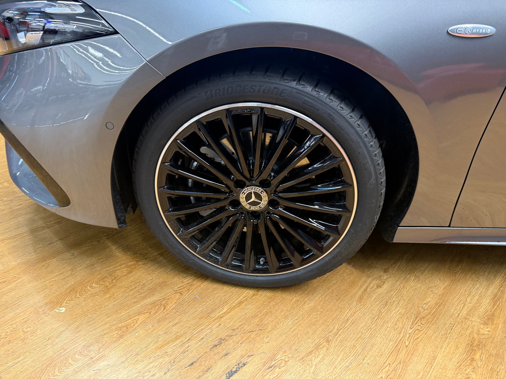 MERCEDES-BENZ A 250 e EQ Star - AMG / DISTRONIC / 360 Grad Kamera-image-4