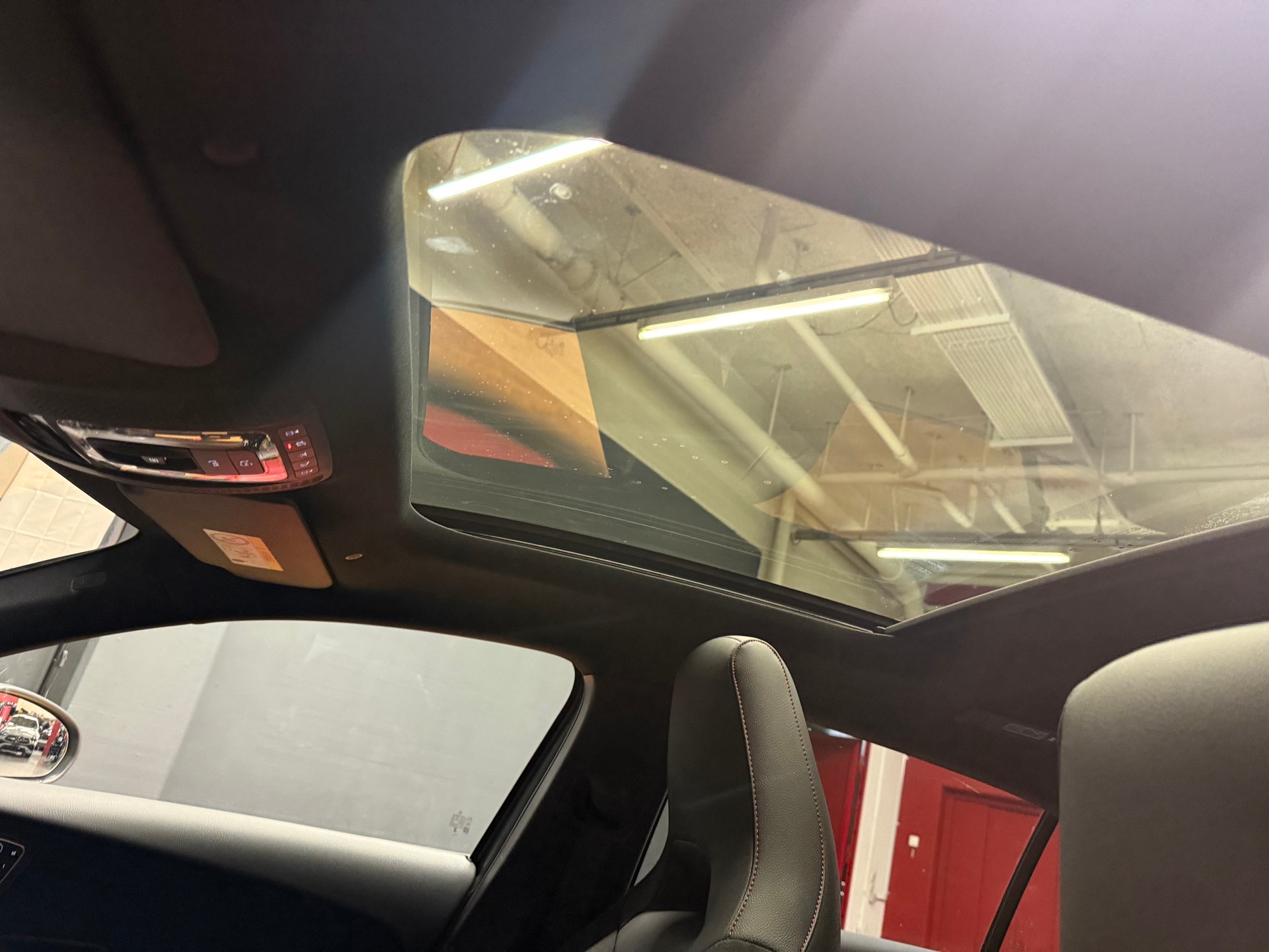 MERCEDES-BENZ A 250 e EQ Star - AMG / DISTRONIC / 360 Grad Kamera-image-14