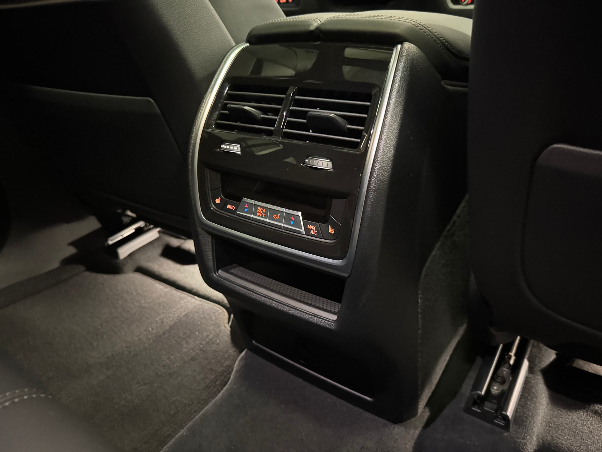 BMW X6 xDrive 48V 40i M Sport Pro Steptronic-image-29