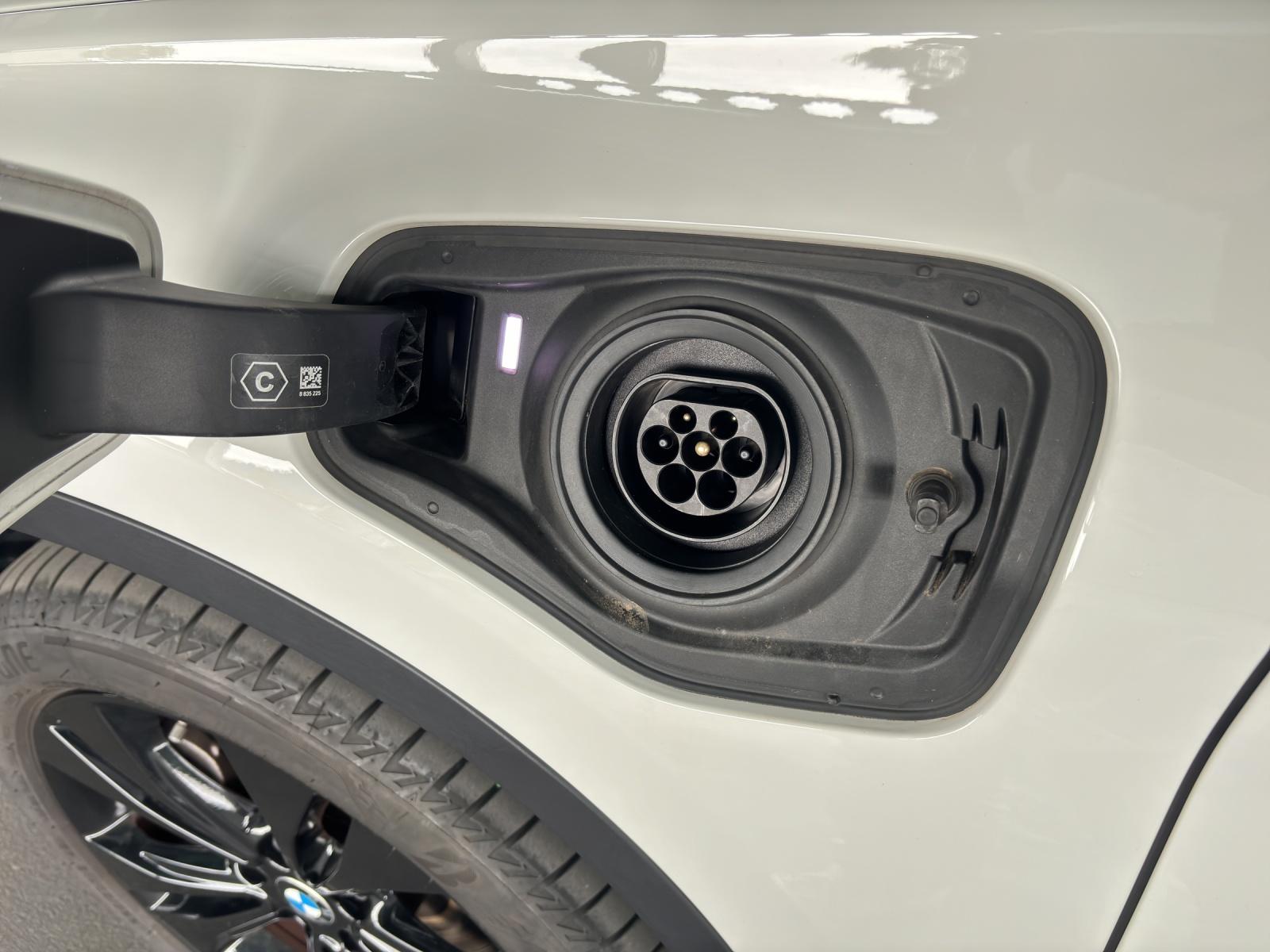 BMW X1 xDrive25e-image-18