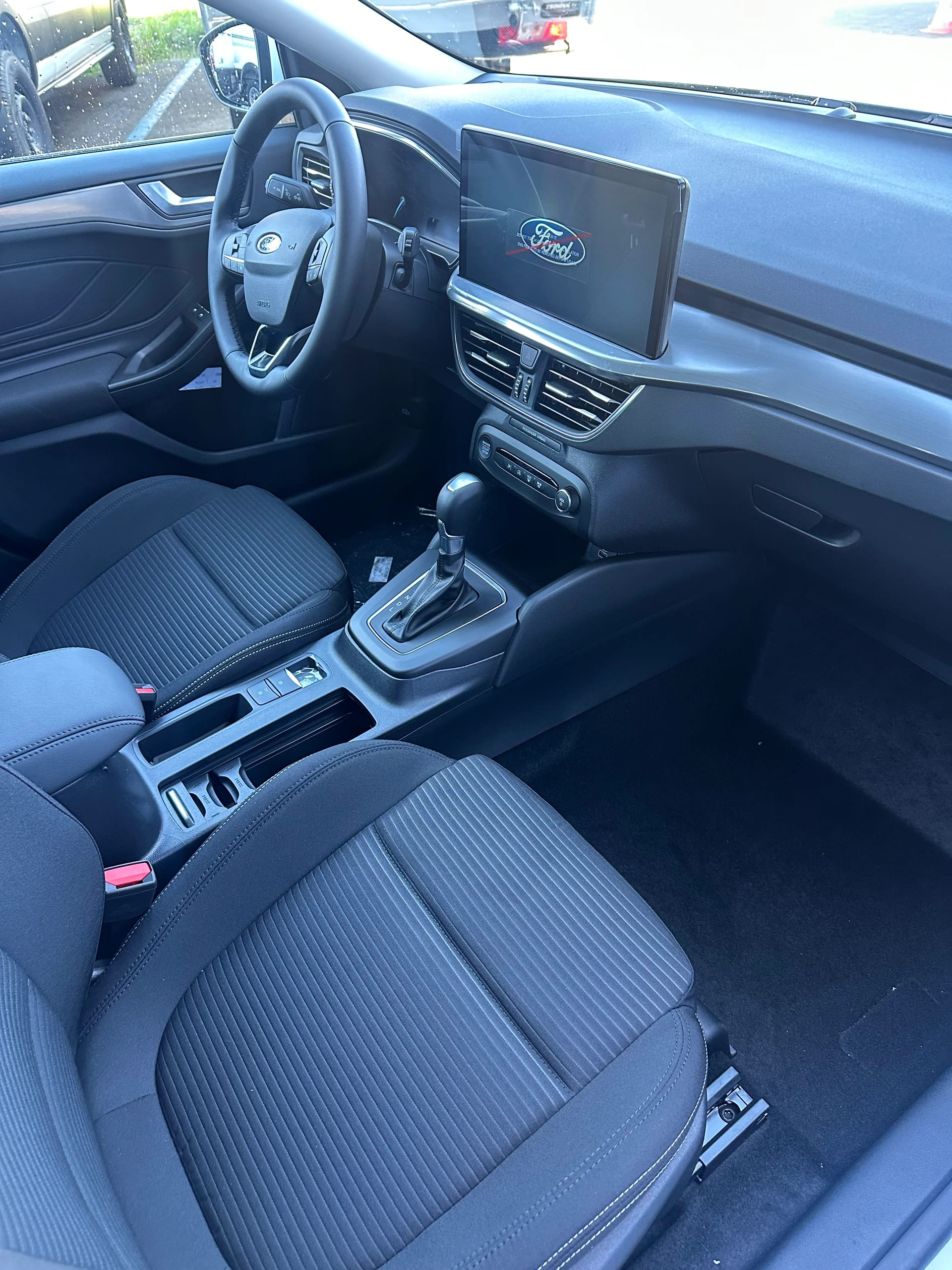 FORD Focus Station Wagon 1.0i EcoB Titanium/155CV/Aut.-image-13