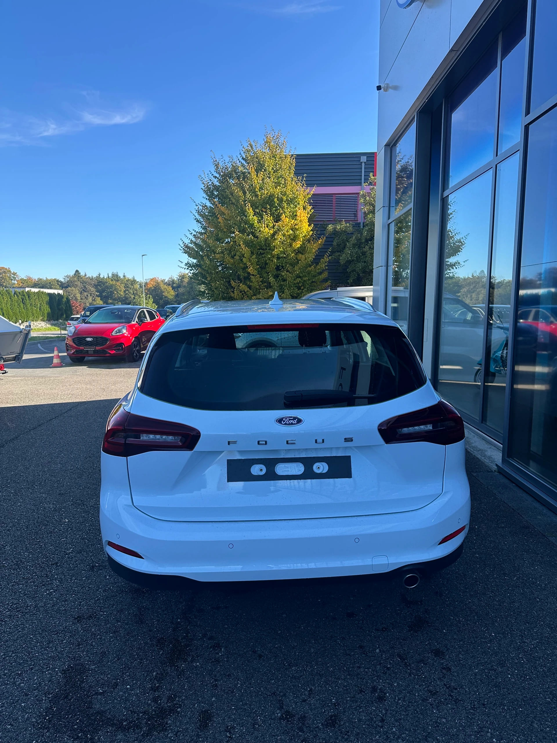 FORD Focus Station Wagon 1.0i EcoB Titanium/155CV/Aut.-image-4