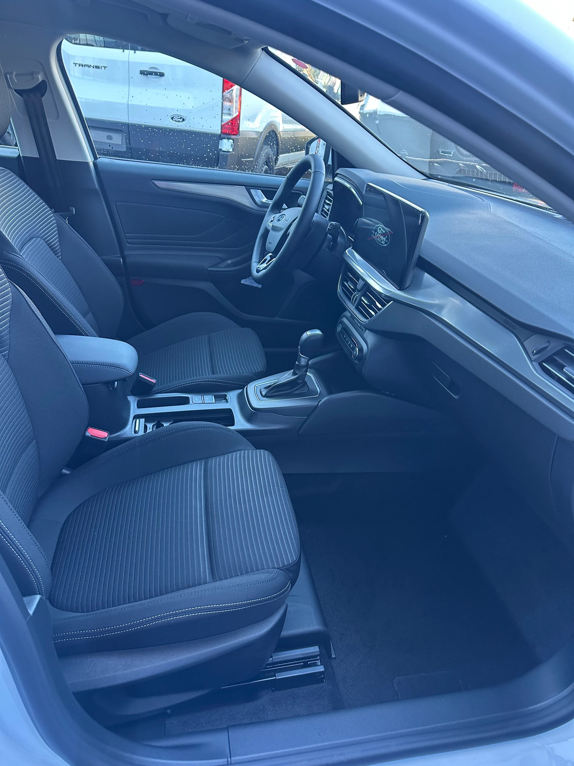 FORD Focus Station Wagon 1.0i EcoB Titanium/155CV/Aut.-image-14