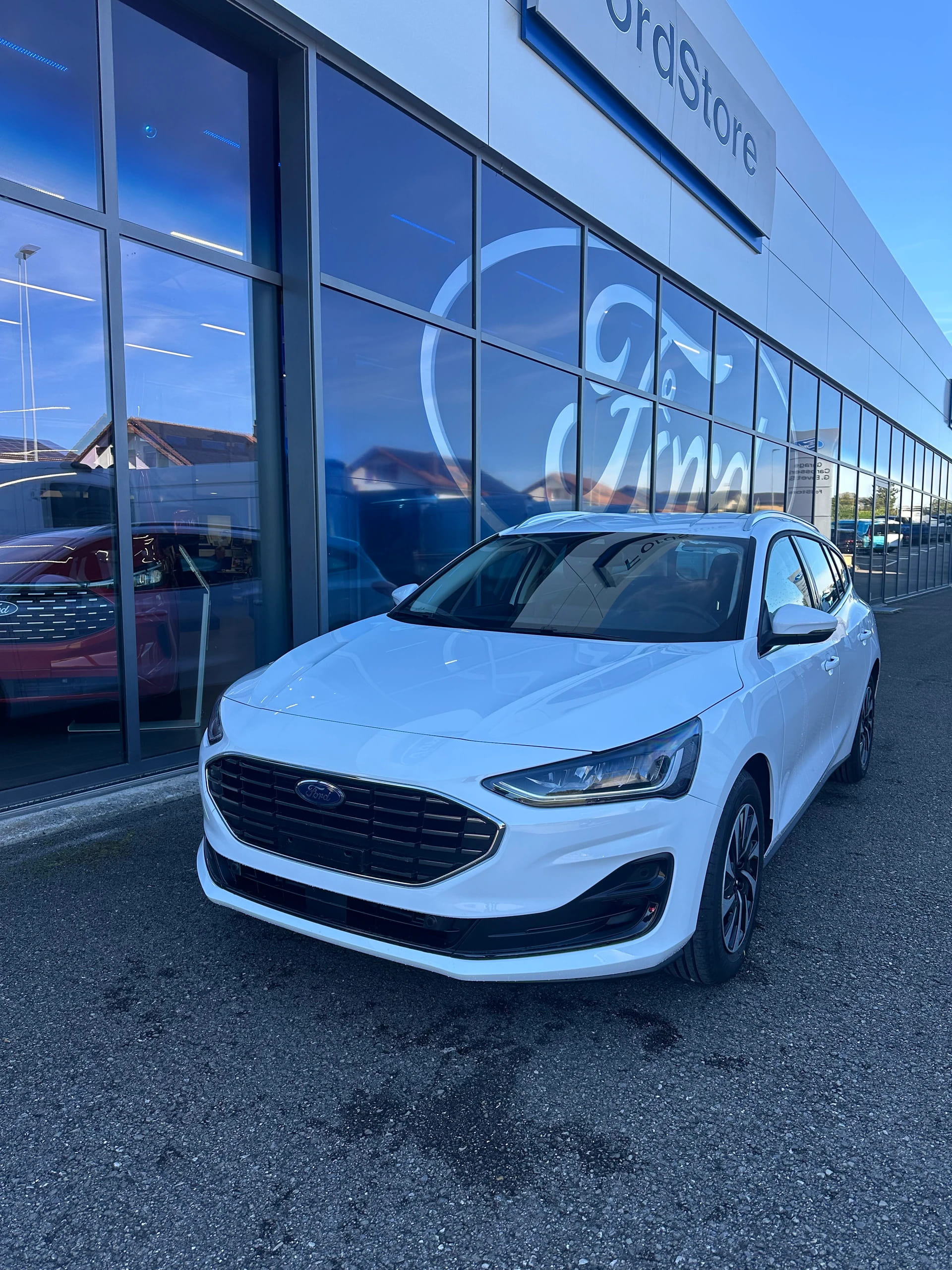 FORD Focus Station Wagon 1.0i EcoB Titanium/155CV/Aut.-image-0