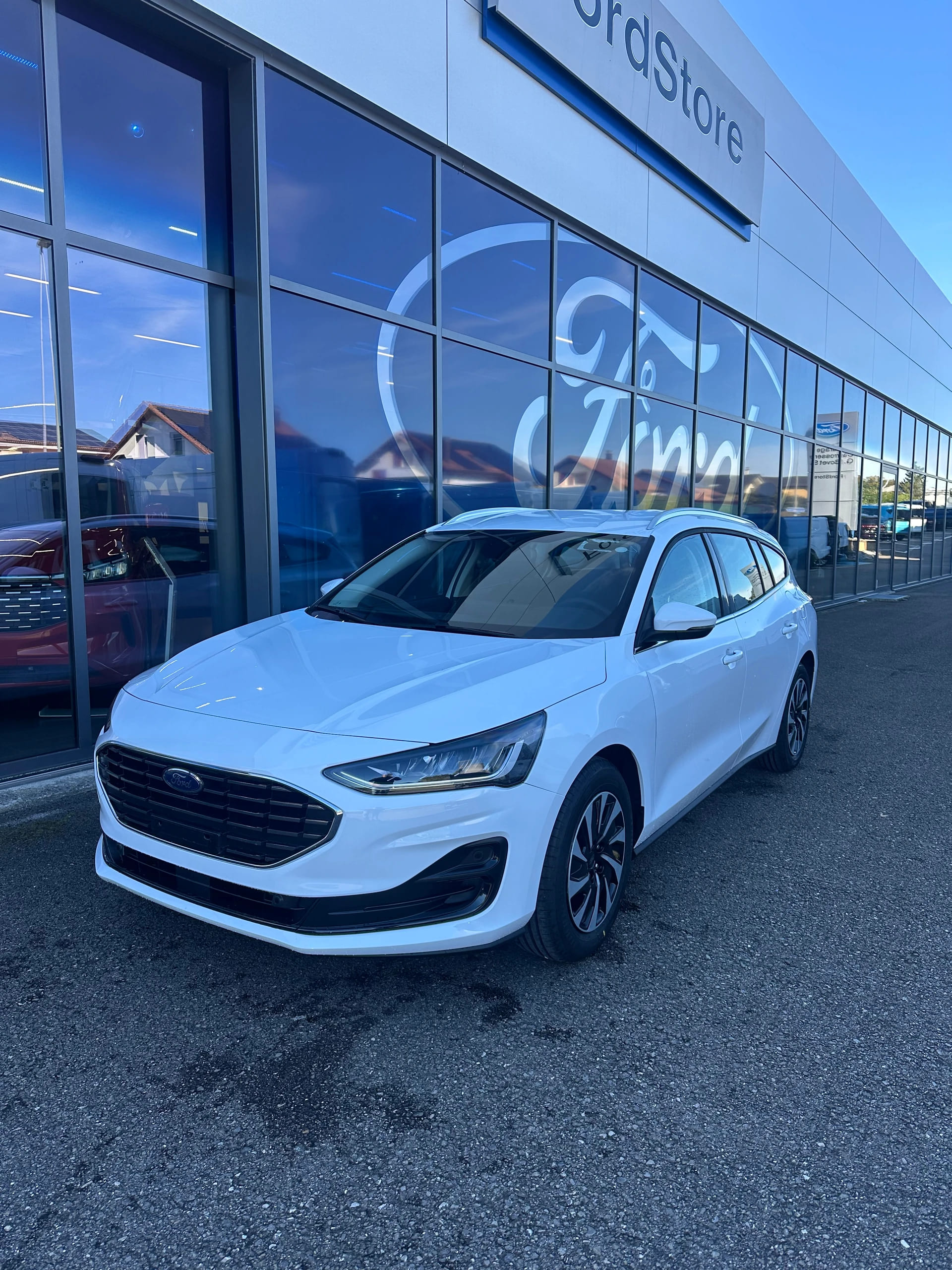 FORD Focus Station Wagon 1.0i EcoB Titanium/155CV/Aut.-image-1