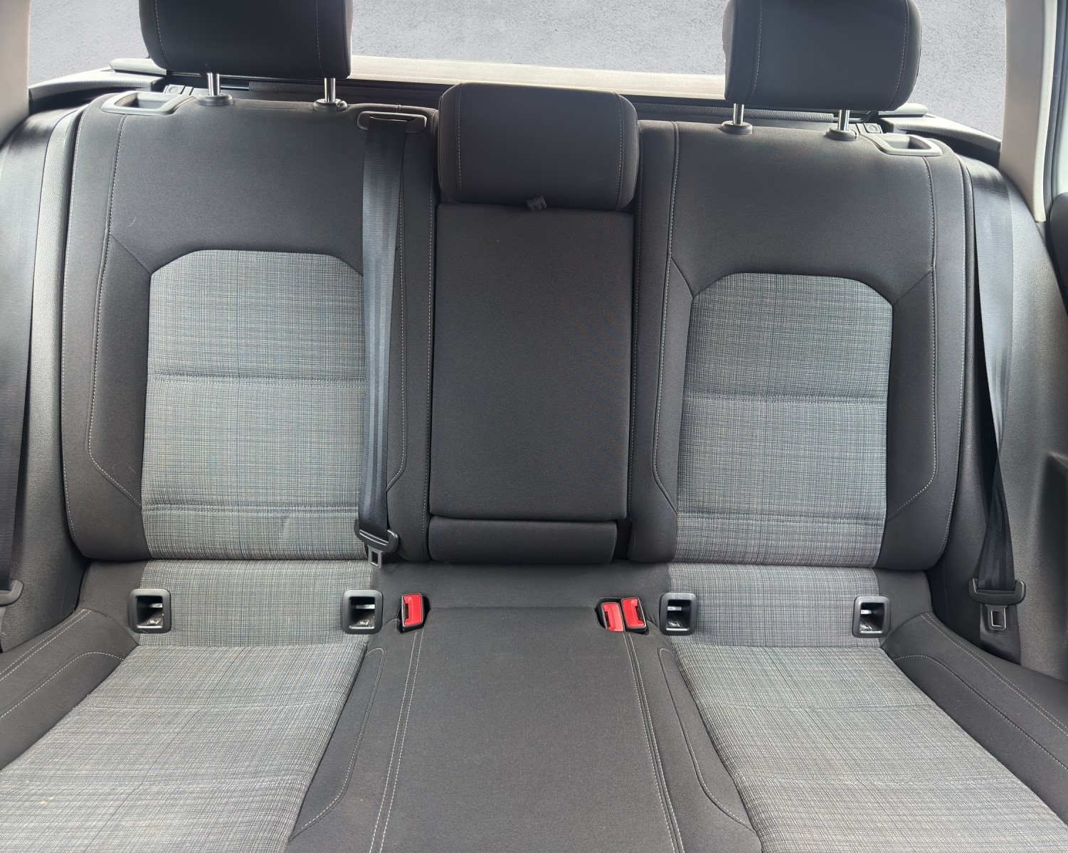 VW Passat 2.0 TDI BMT Elegance DSG-image-14