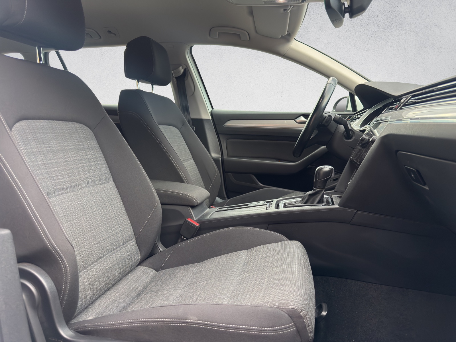 VW Passat 2.0 TDI BMT Elegance DSG-image-13