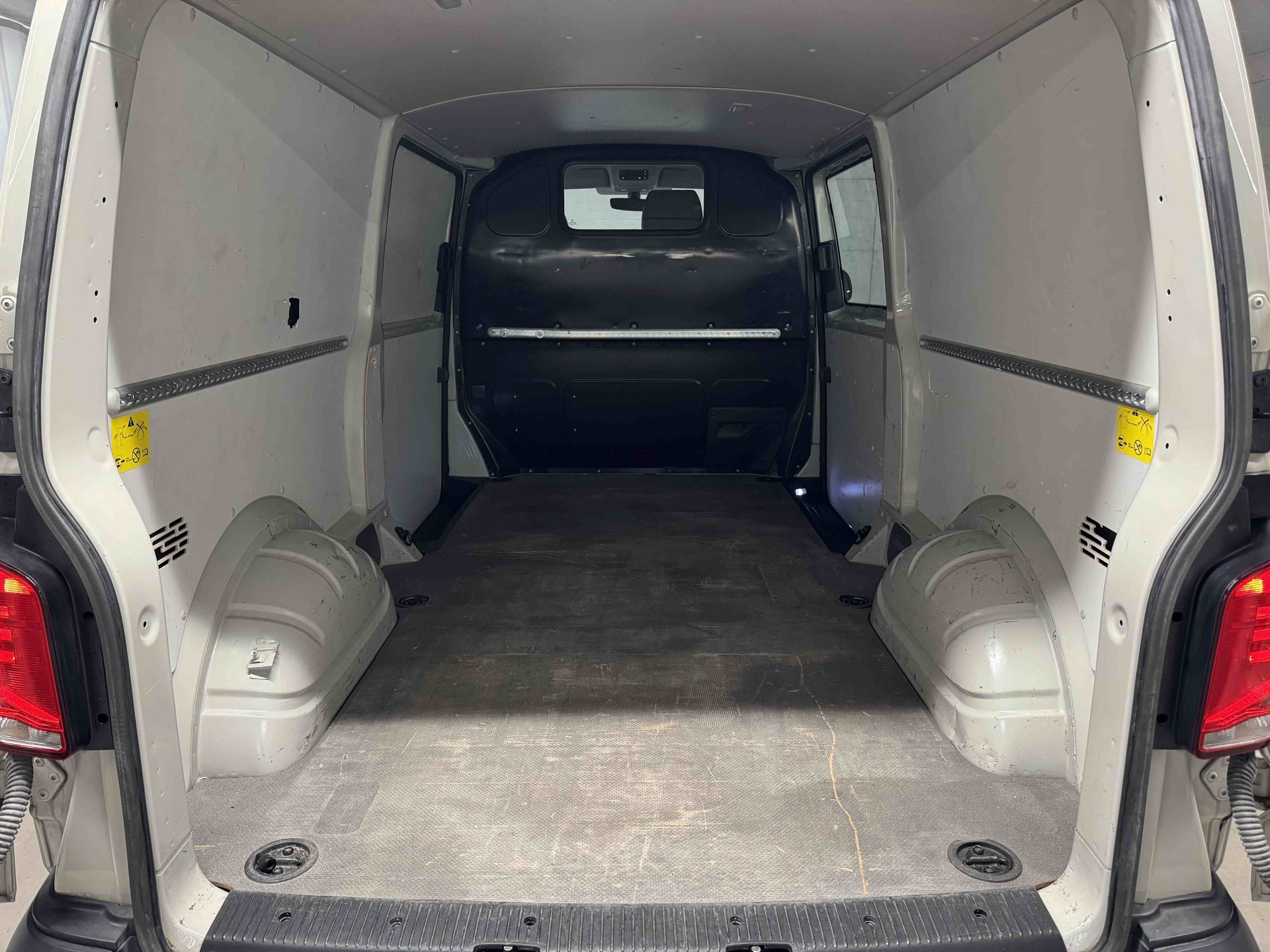 VW T6.1 2.0 Bi-TDI 4Motion DSG-image-15