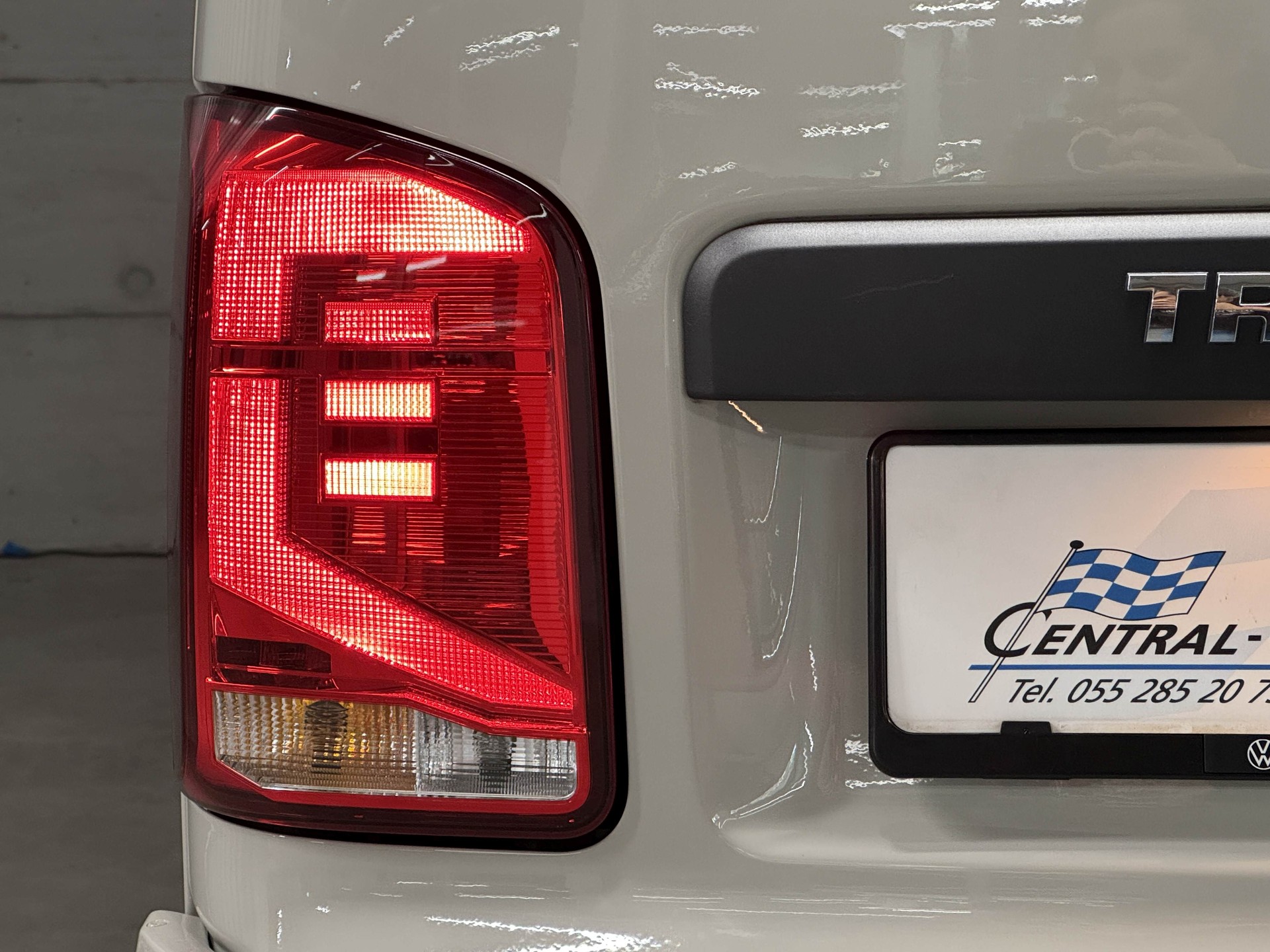 VW T6.1 2.0 Bi-TDI 4Motion DSG-image-4