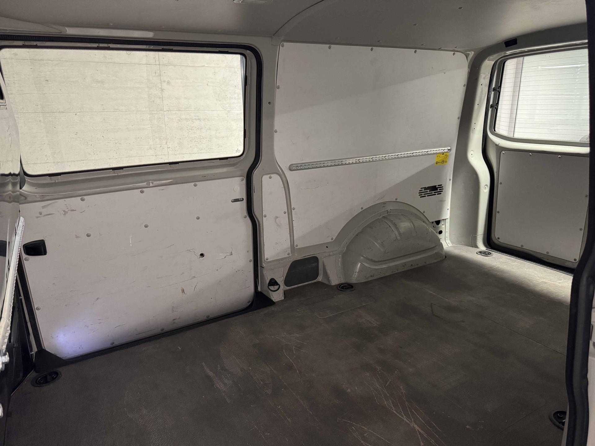 VW T6.1 2.0 Bi-TDI 4Motion DSG-image-13