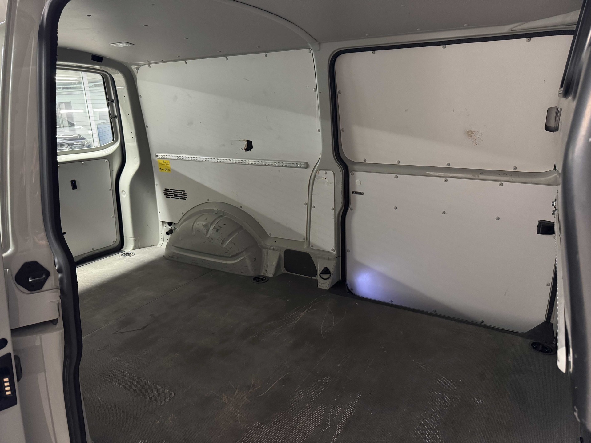 VW T6.1 2.0 Bi-TDI 4Motion DSG-image-14
