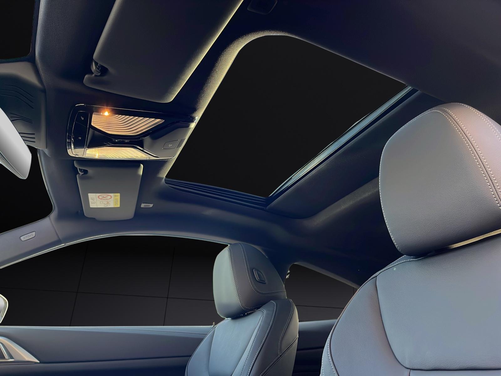 BMW M440i xDrive Coupé-image-14