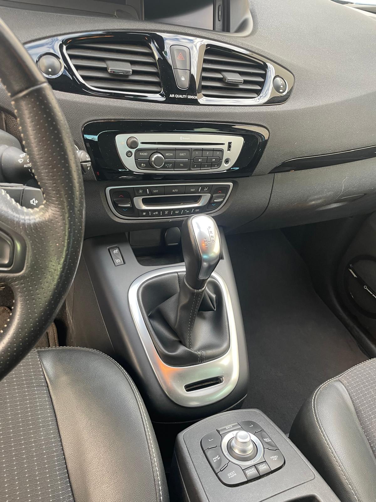 RENAULT Scénic 2.0 16V Dynamique X-Tronic CVT-image-5