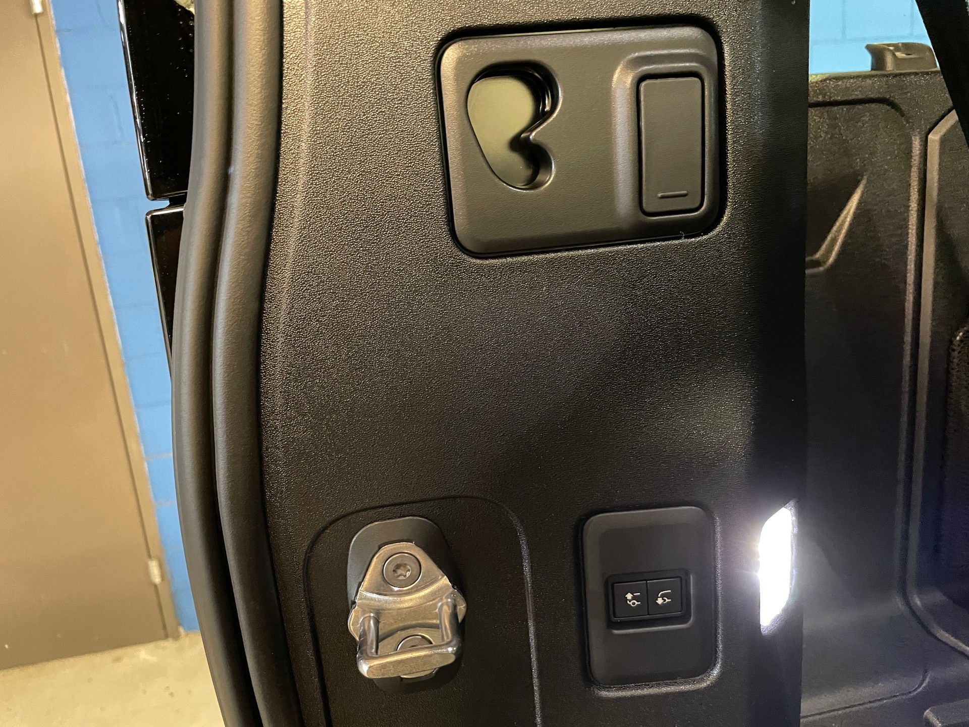 LAND ROVER Defender 110 P400 I6 X-Dynamic SE 3.0 AT8 mit AHK-image-31
