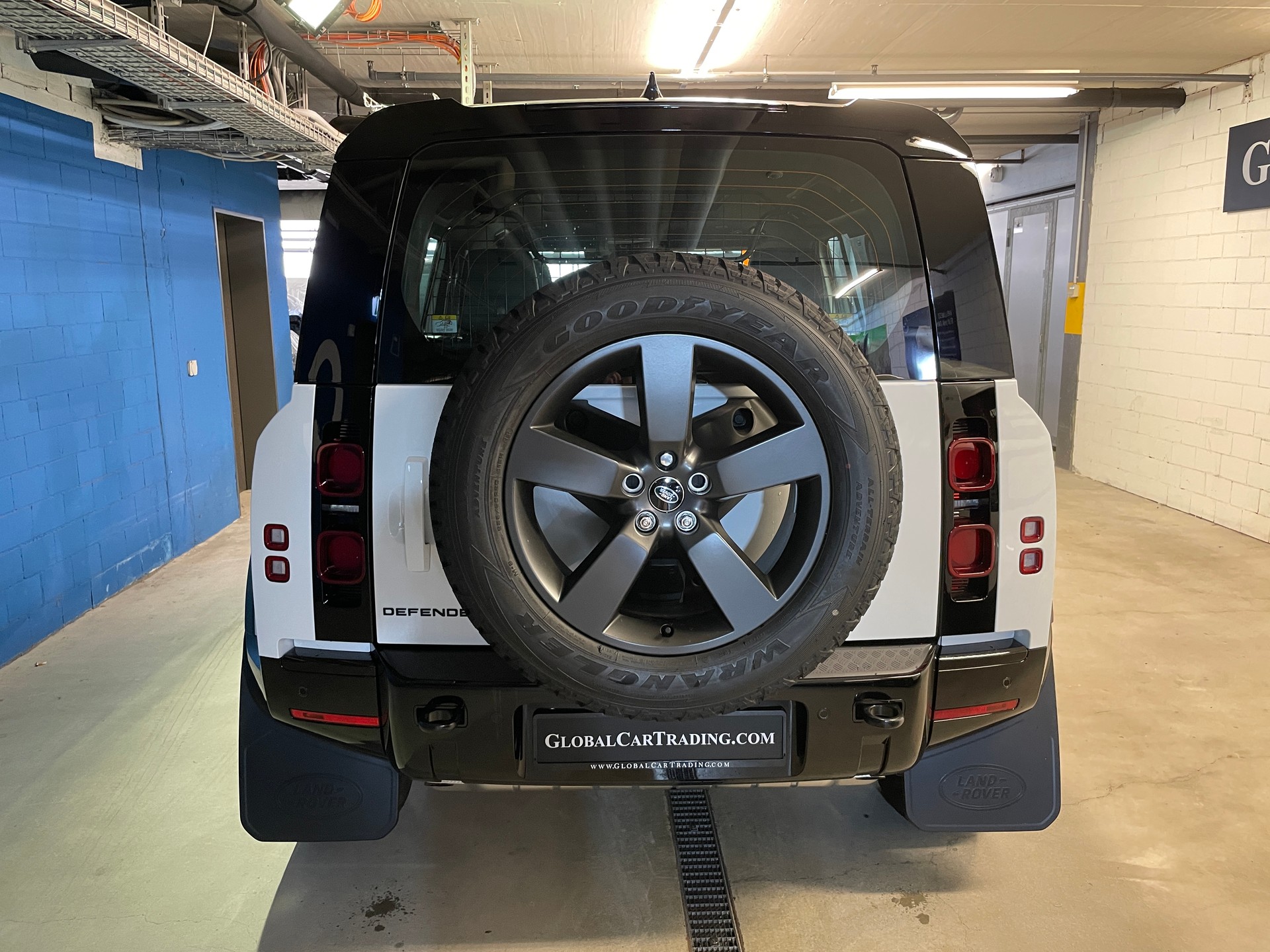 LAND ROVER Defender 110 P400 I6 X-Dynamic SE 3.0 AT8 mit AHK-image-5