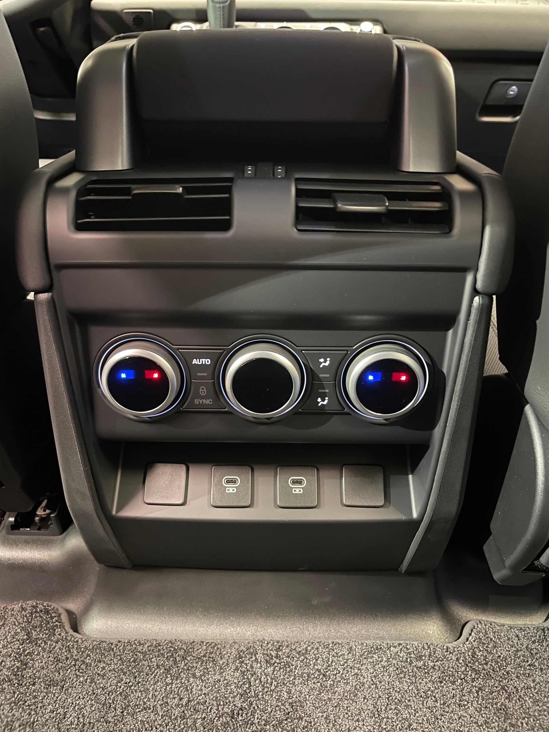 LAND ROVER Defender 110 P400 I6 X-Dynamic SE 3.0 AT8 mit AHK-image-22