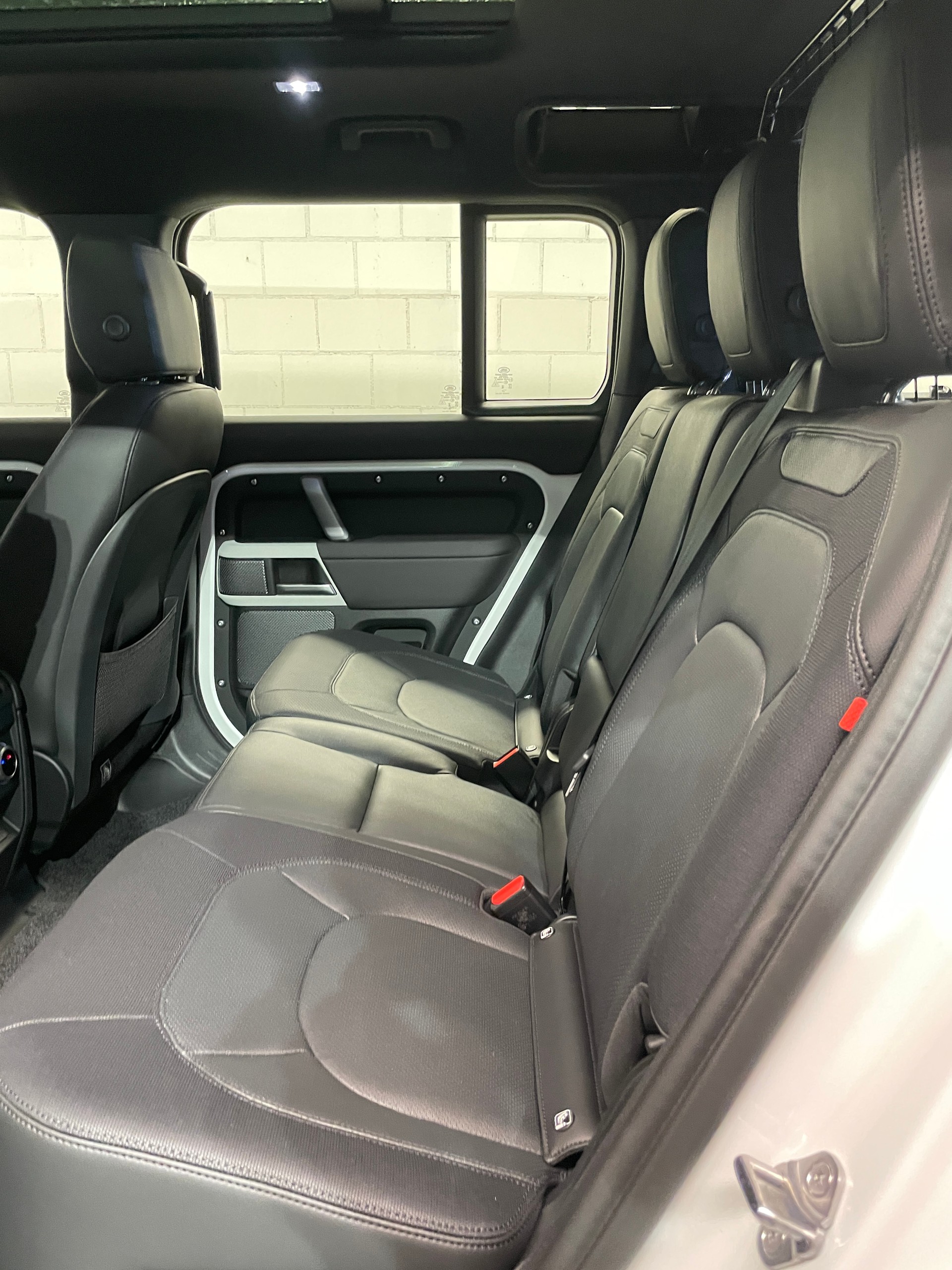 LAND ROVER Defender 110 P400 I6 X-Dynamic SE 3.0 AT8 mit AHK-image-21