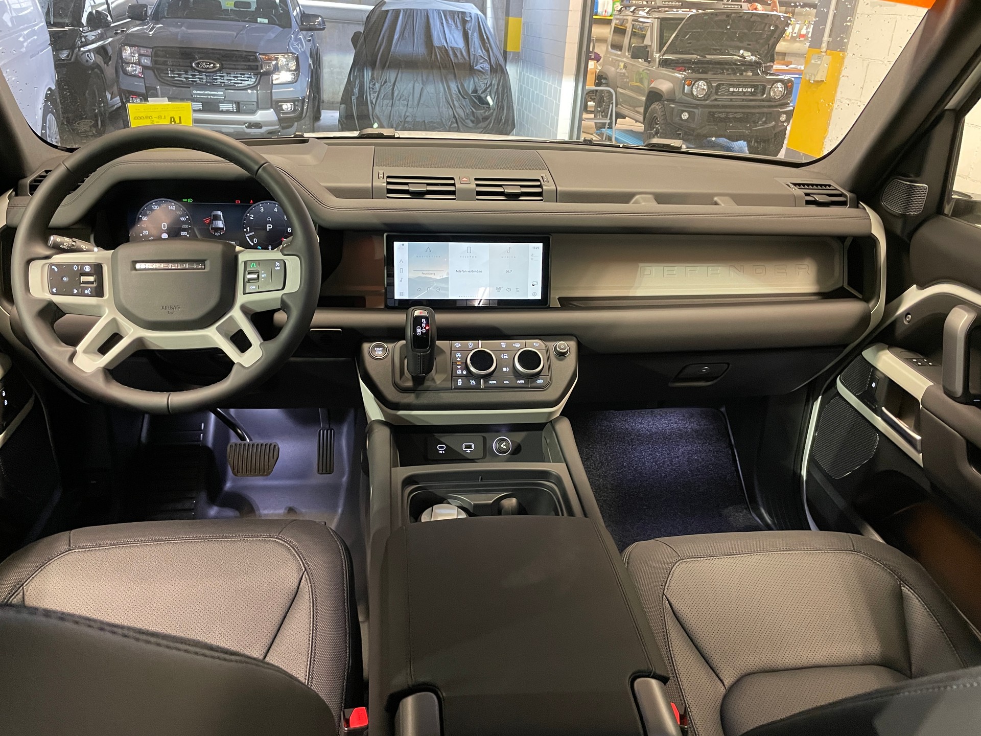 LAND ROVER Defender 110 P400 I6 X-Dynamic SE 3.0 AT8 mit AHK-image-23