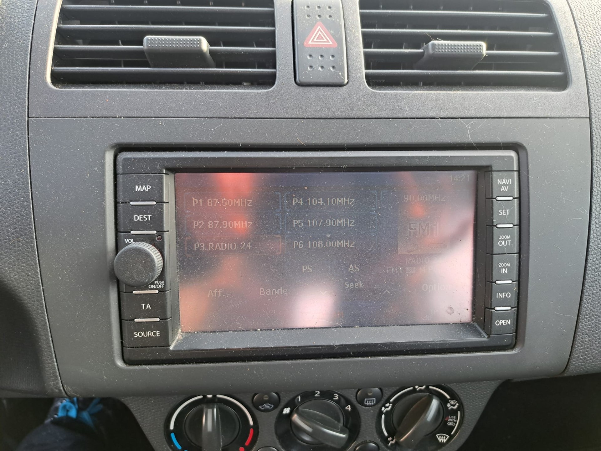 SUZUKI Swift 1.3i 16V GL Top 4x4-image-4