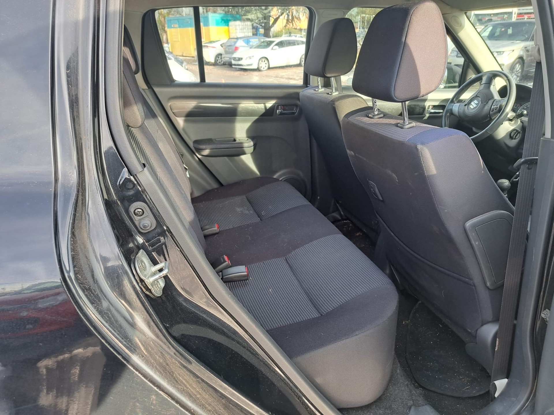 SUZUKI Swift 1.3i 16V GL Top 4x4-image-7