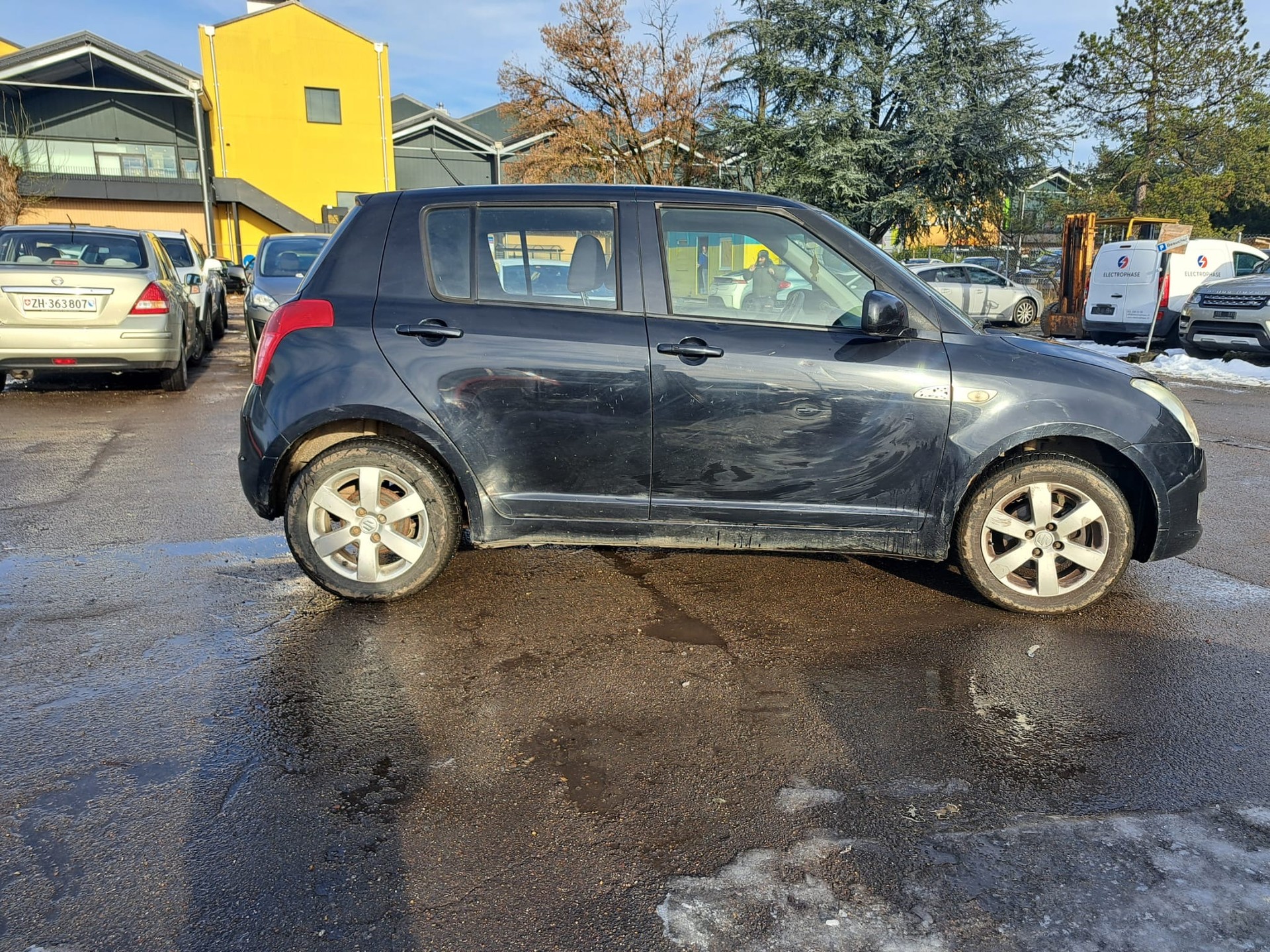 SUZUKI Swift 1.3i 16V GL Top 4x4-image-3