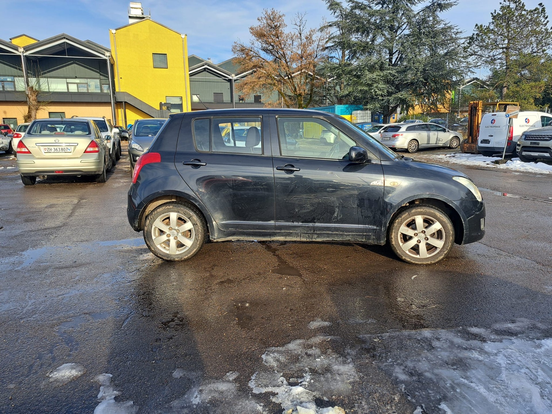 SUZUKI Swift 1.3i 16V GL Top 4x4-image-8