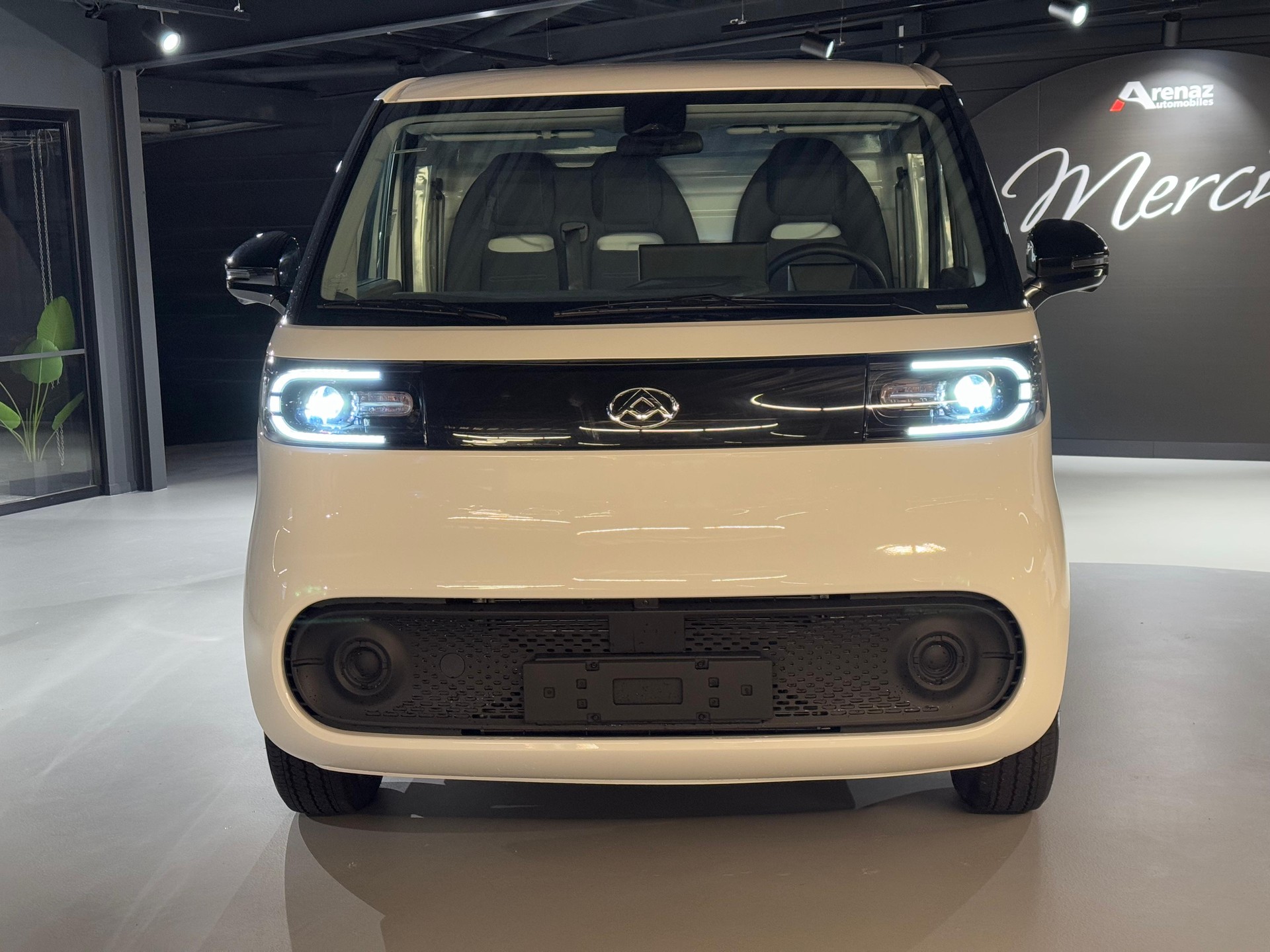 MAXUS eDeliver 5 L1 64kWh-showroom-element-2