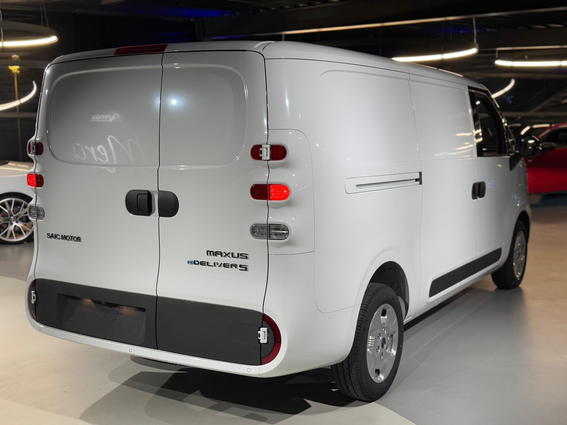 MAXUS eDeliver 5 L1 64kWh-image-4
