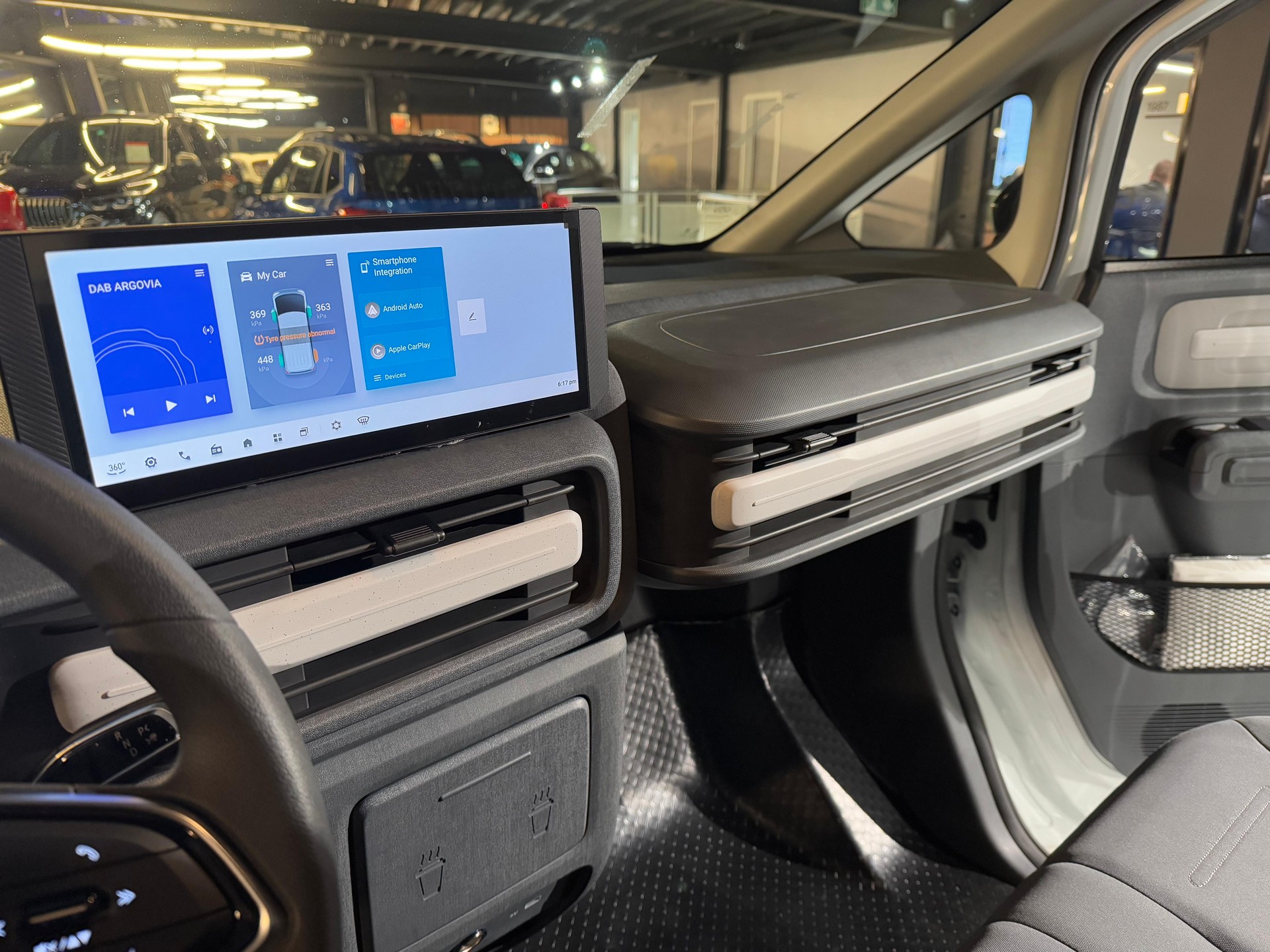 MAXUS eDeliver 5 L1 64kWh-image-13