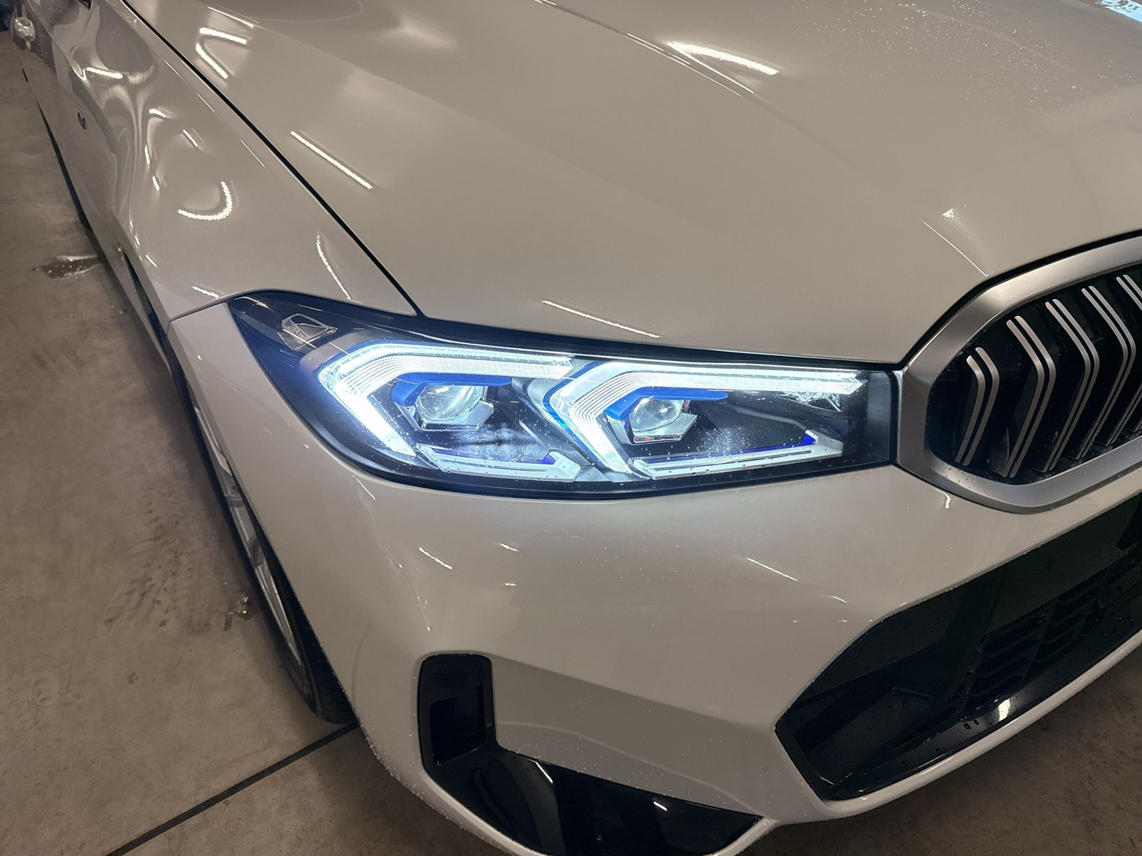 BMW 320d xDrive 48V Touring Steptronic M Sport-image-16