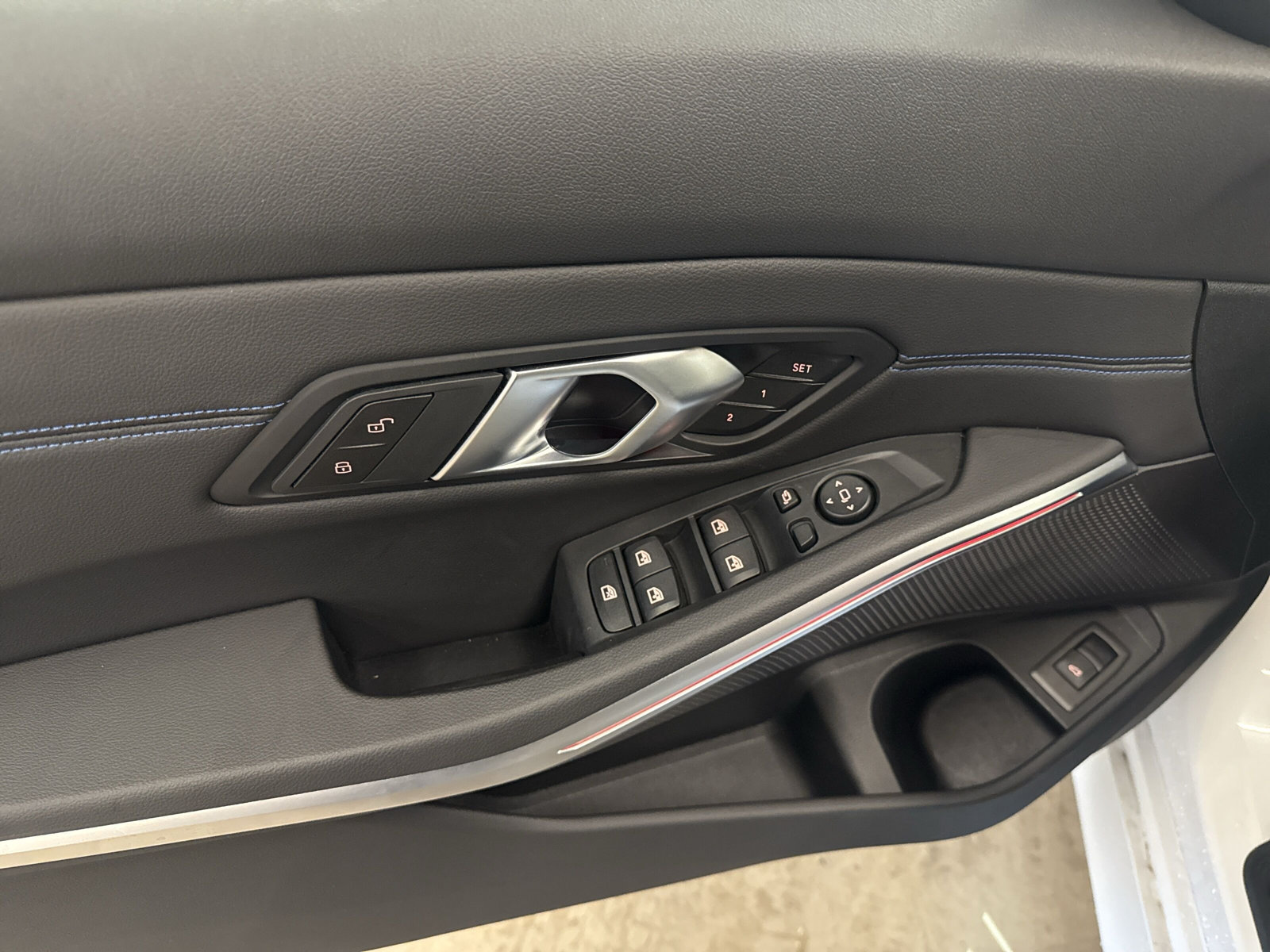 BMW 320d xDrive 48V Touring Steptronic M Sport-image-15