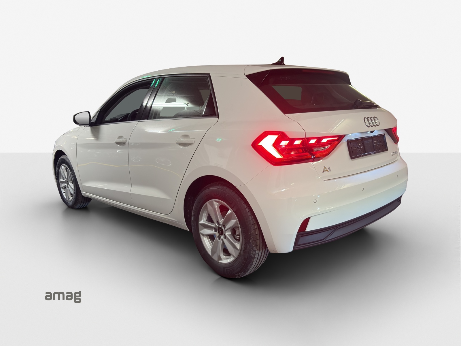 AUDI A1 Sportback 30 TFSI Attraction S-tronic-image-3
