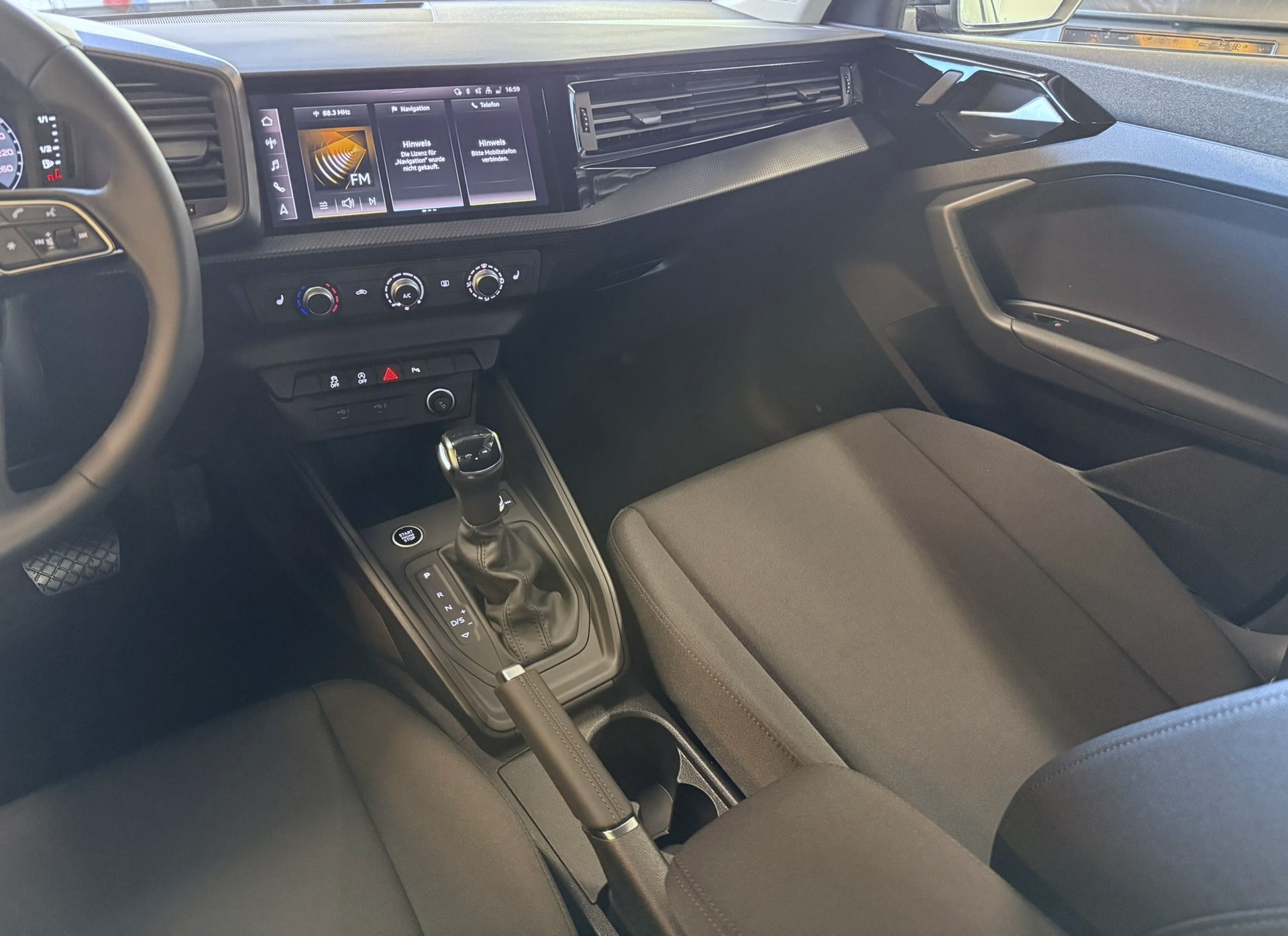 AUDI A1 Sportback 30 TFSI Attraction S-tronic-image-12