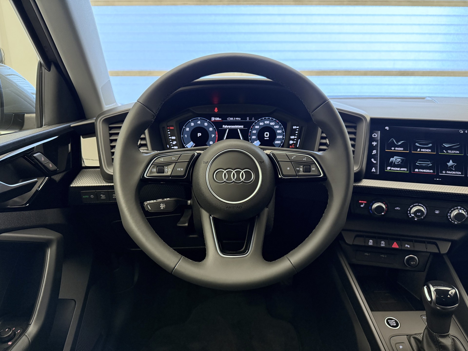 AUDI A1 Sportback 30 TFSI Attraction S-tronic-image-6