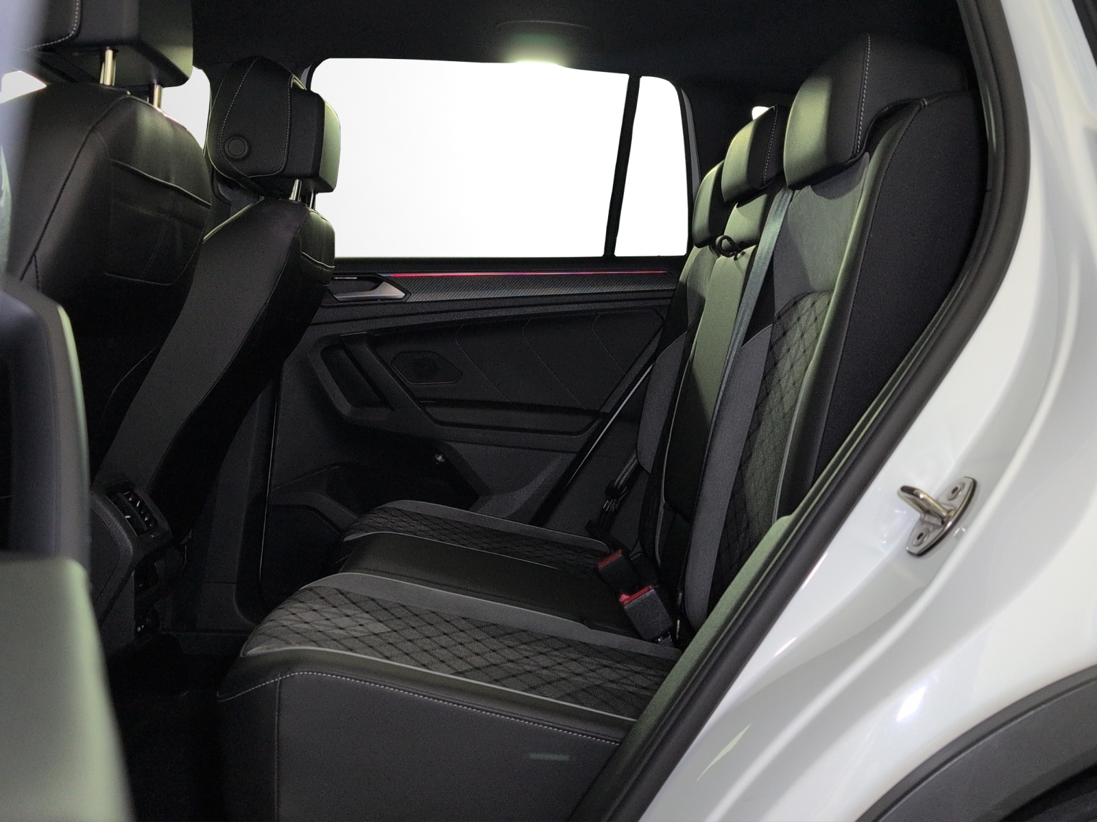 VW Tiguan 2.0TSI R-Line 4Motion DSG-image-12