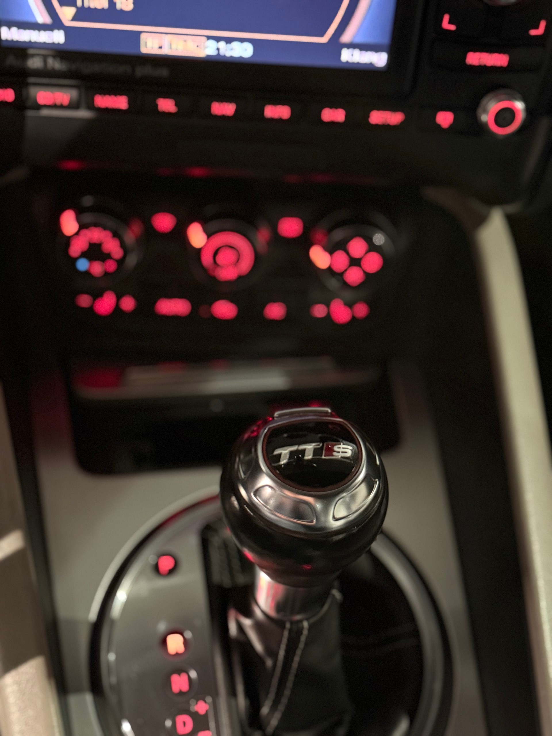 AUDI TTS Coupé 2.0 TFSI quattro S-tronic-image-8