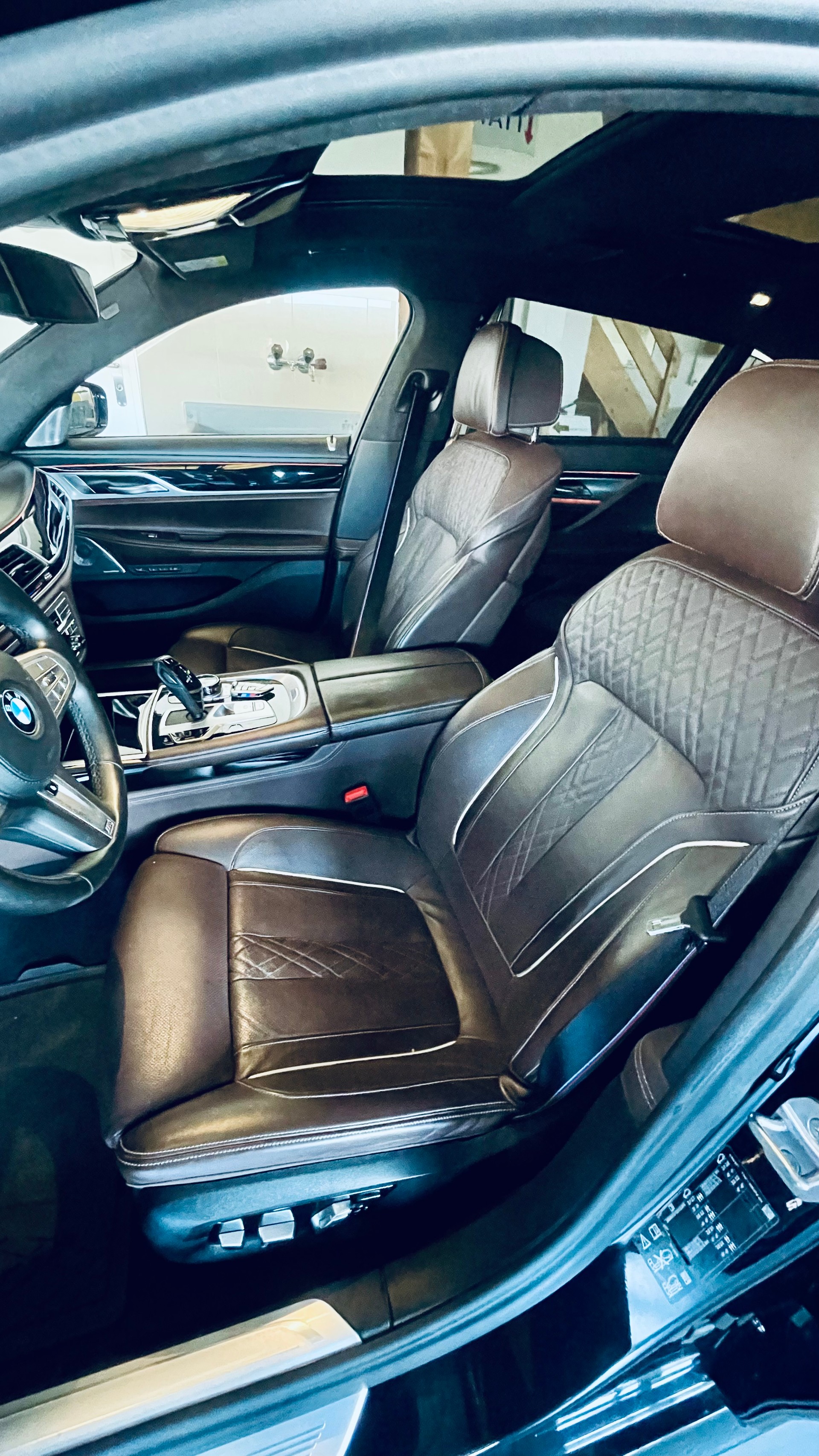 BMW M760Li xDrive V12 Excellence Sport Getriebe-image-12