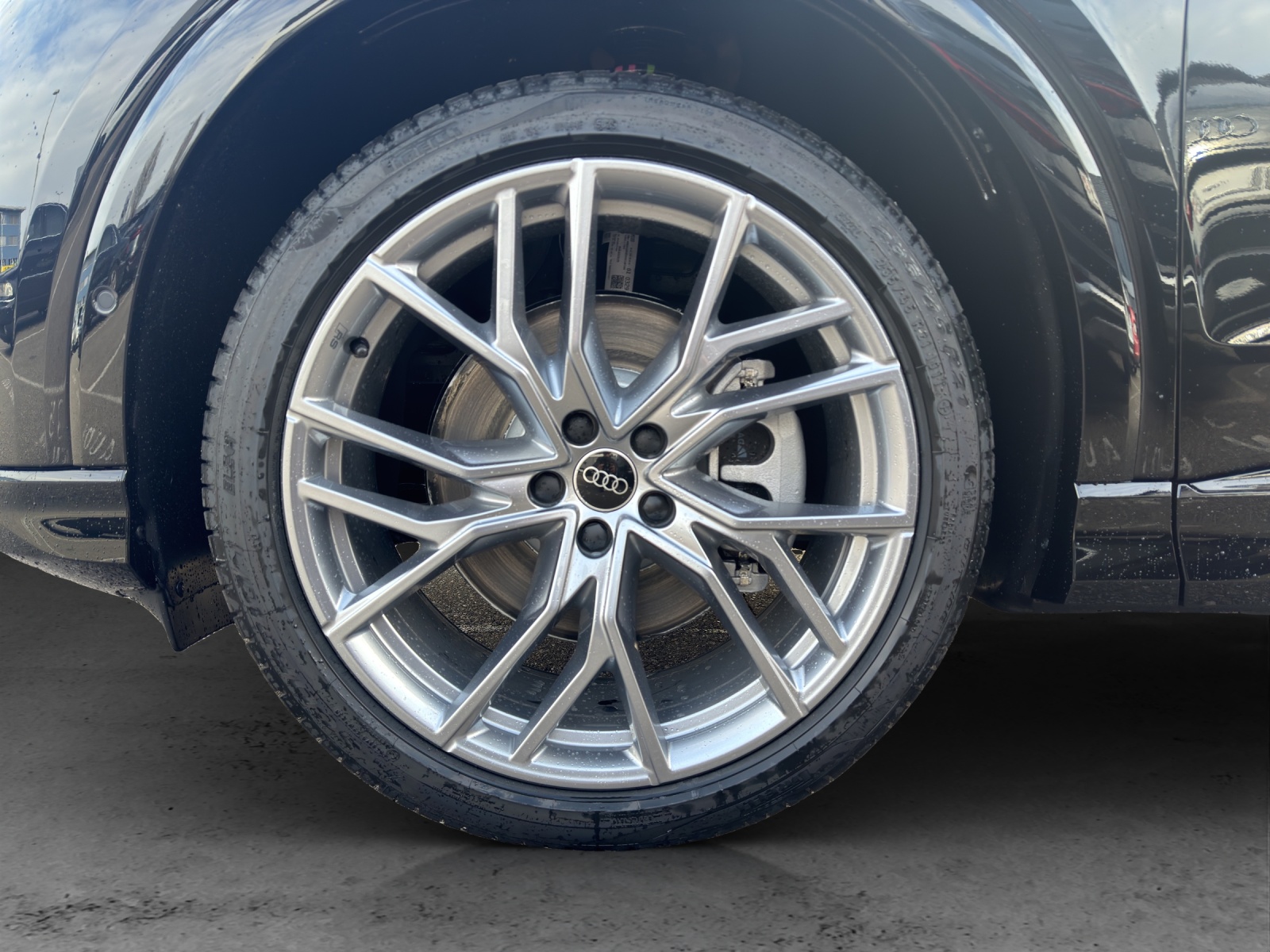 AUDI Q4 e-tron 45 Edition Swiss Ski quattro-image-12