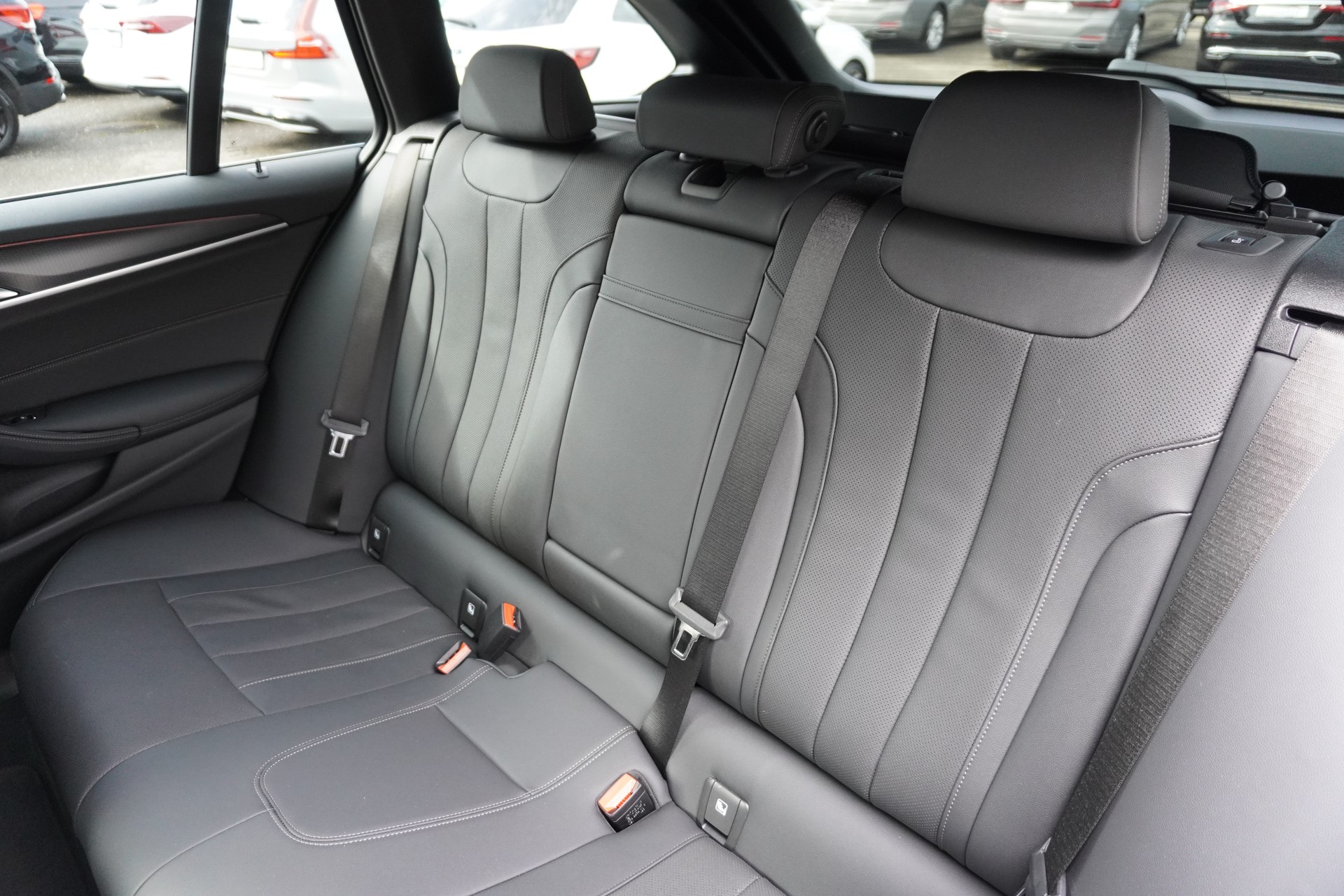BMW 520d xDrive 48V Touring M Sport Steptronic-image-14
