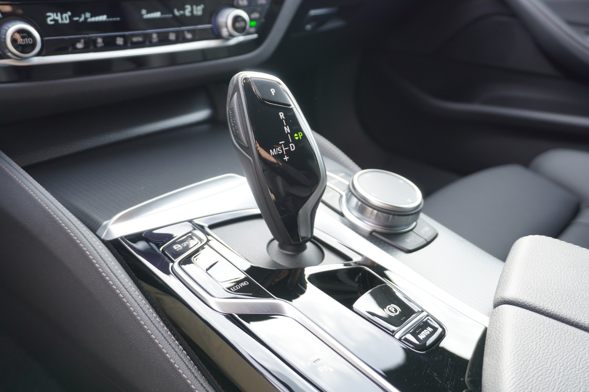 BMW 520d xDrive 48V Touring M Sport Steptronic-image-18