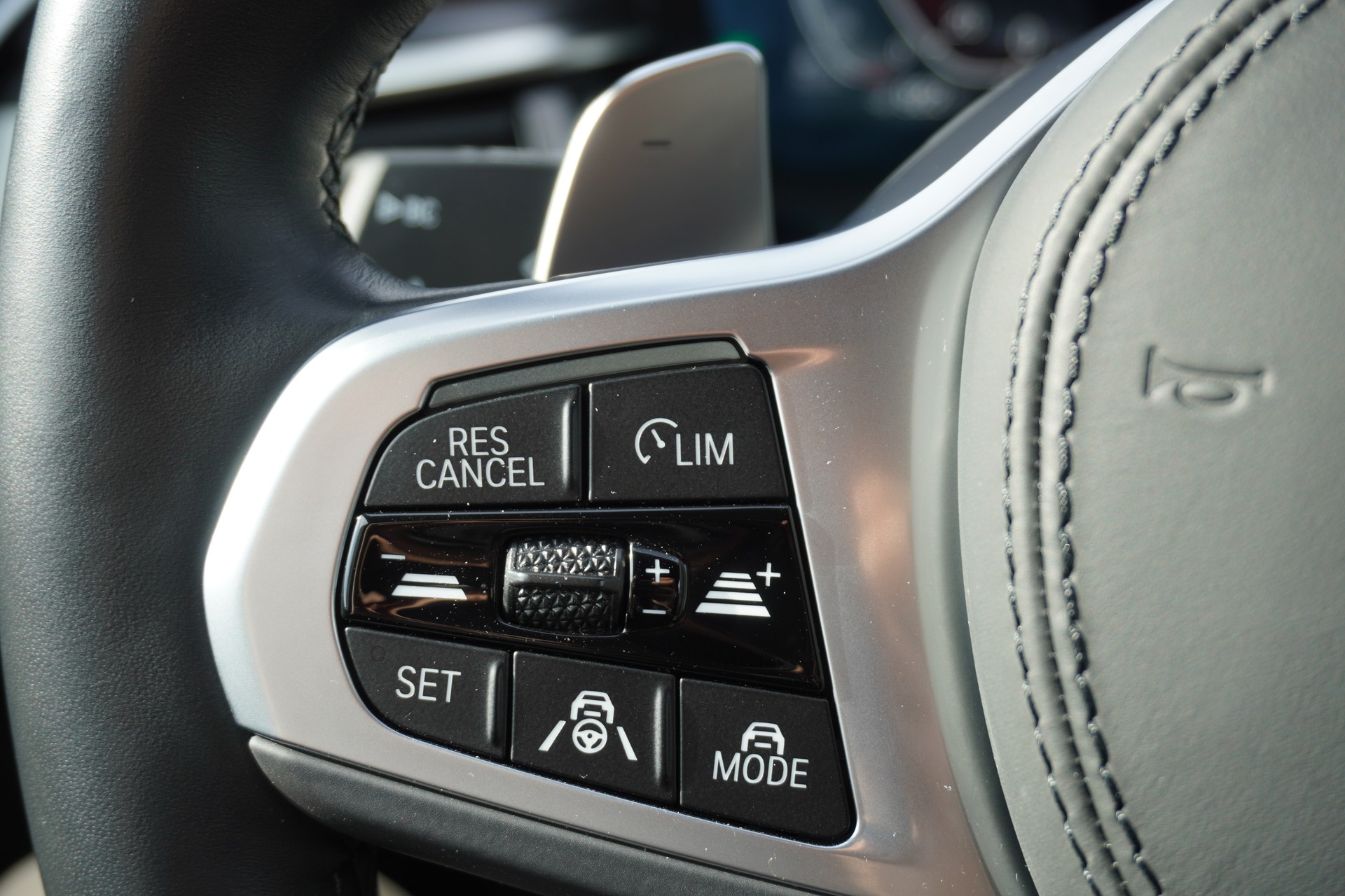 BMW 520d xDrive 48V Touring M Sport Steptronic-image-42