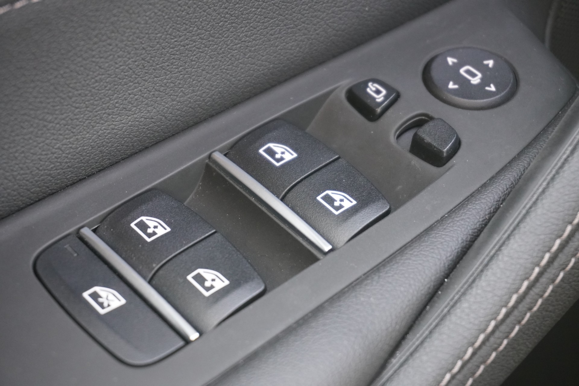 BMW 520d xDrive 48V Touring M Sport Steptronic-image-45