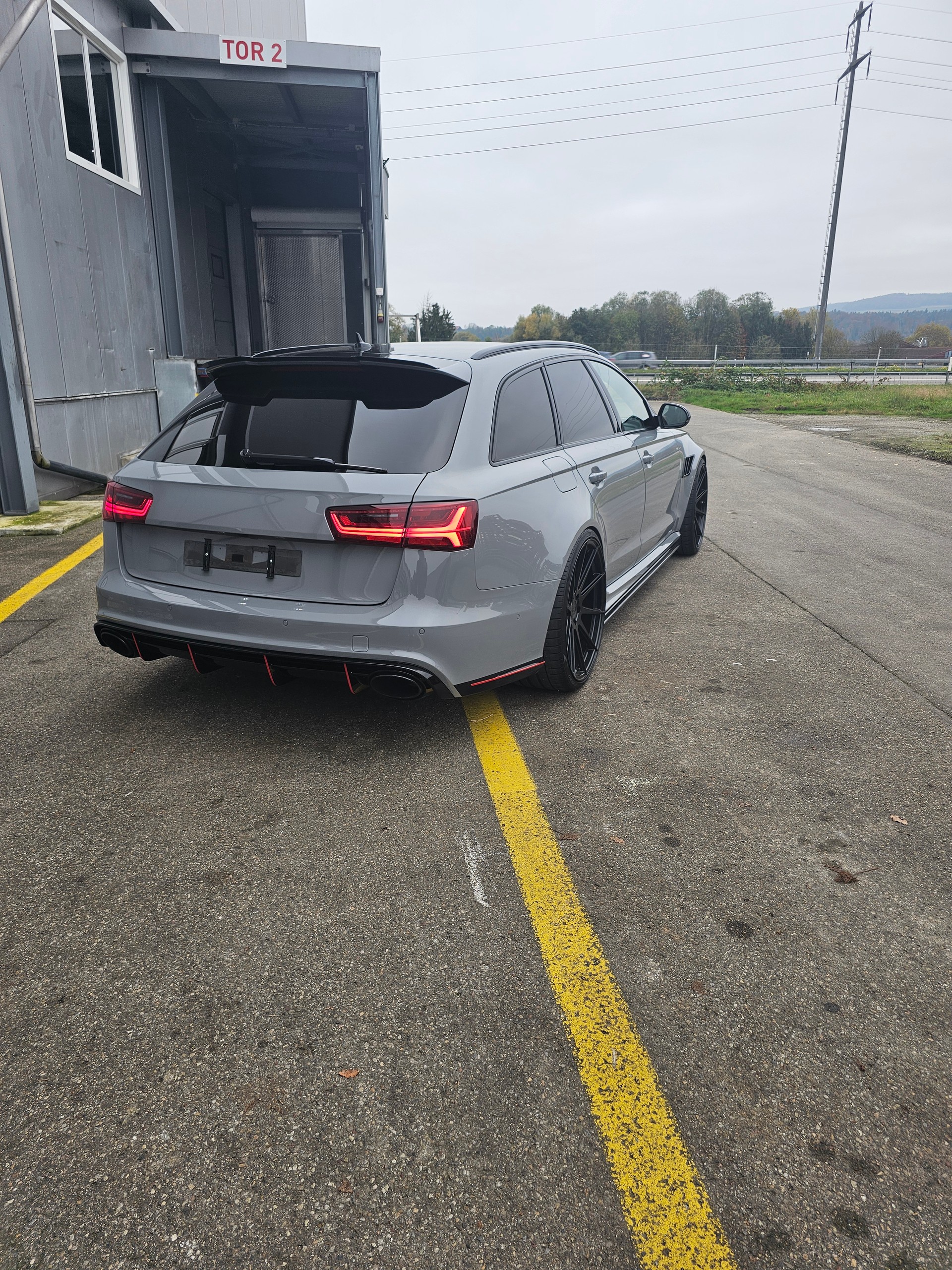 AUDI RS6 Avant 4.0 TFSI V8 performance quattro-image-1